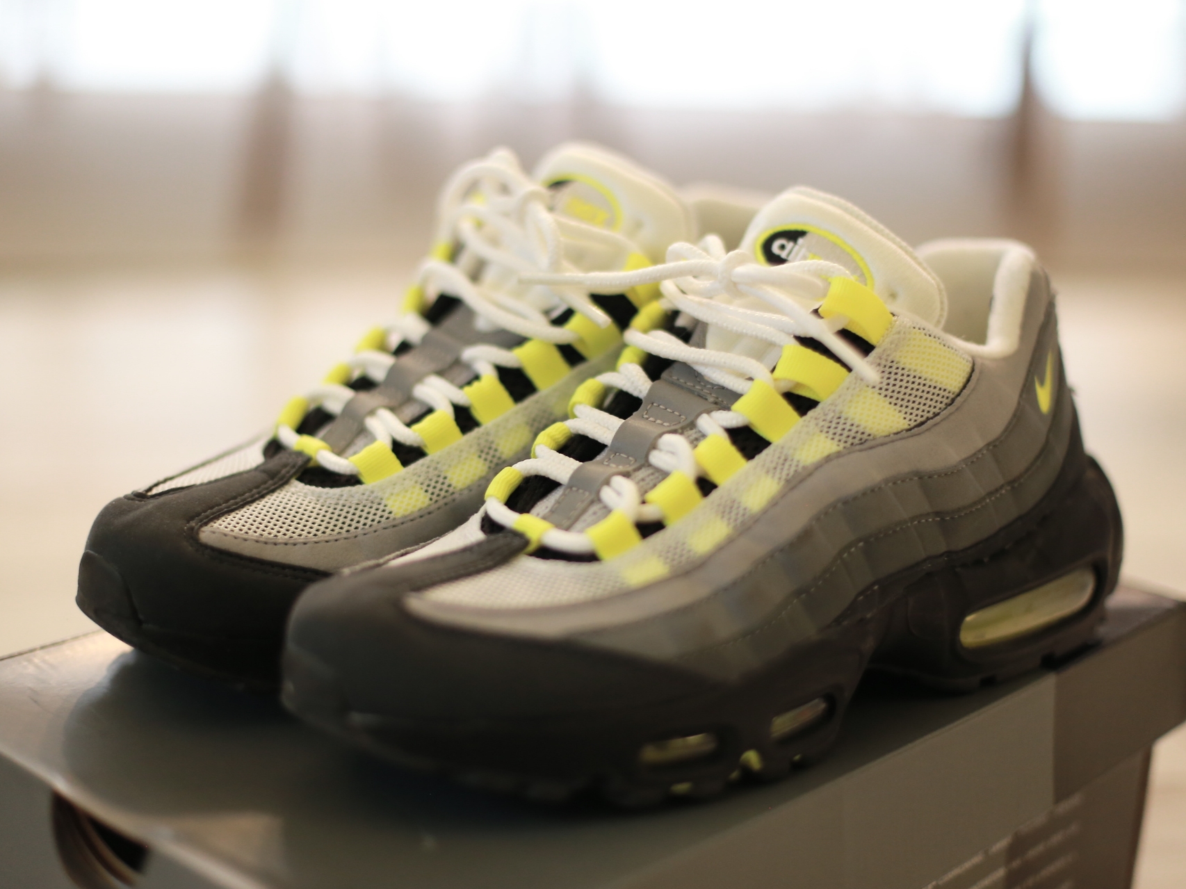 (GS) Nike Air Max 95 OG Neon Yellow 2020 착용 스타일 - 2
