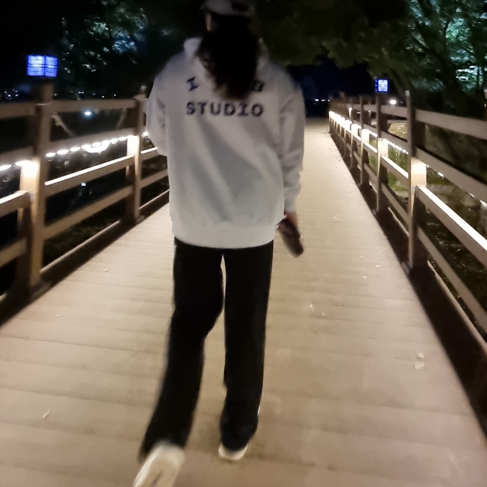 IAB Studio Hoodie Oatmeal Gray - 21SS 착용 스타일 - 2