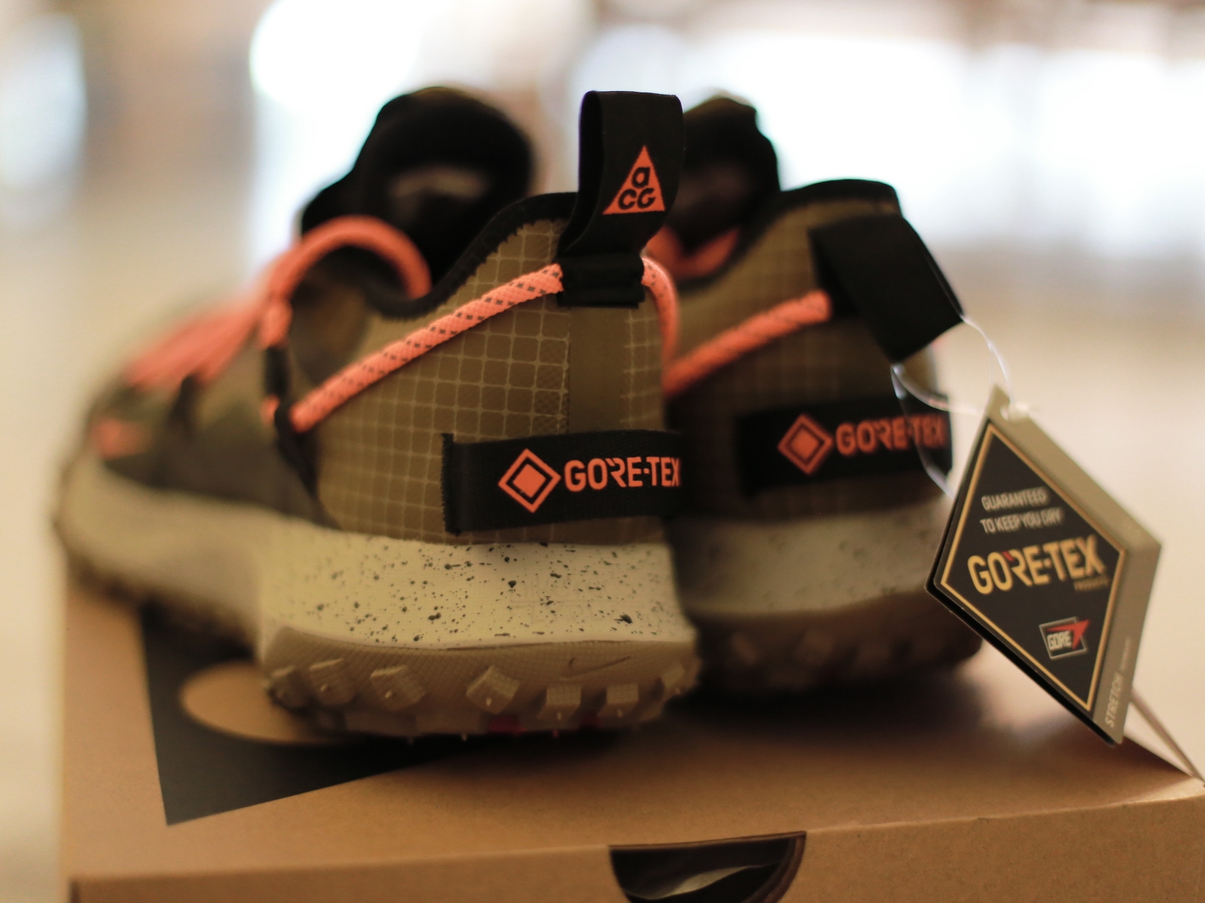 Nike ACG Mountain Fly Low Gore-Tex SE Hazel Rush 착용 스타일 - 3