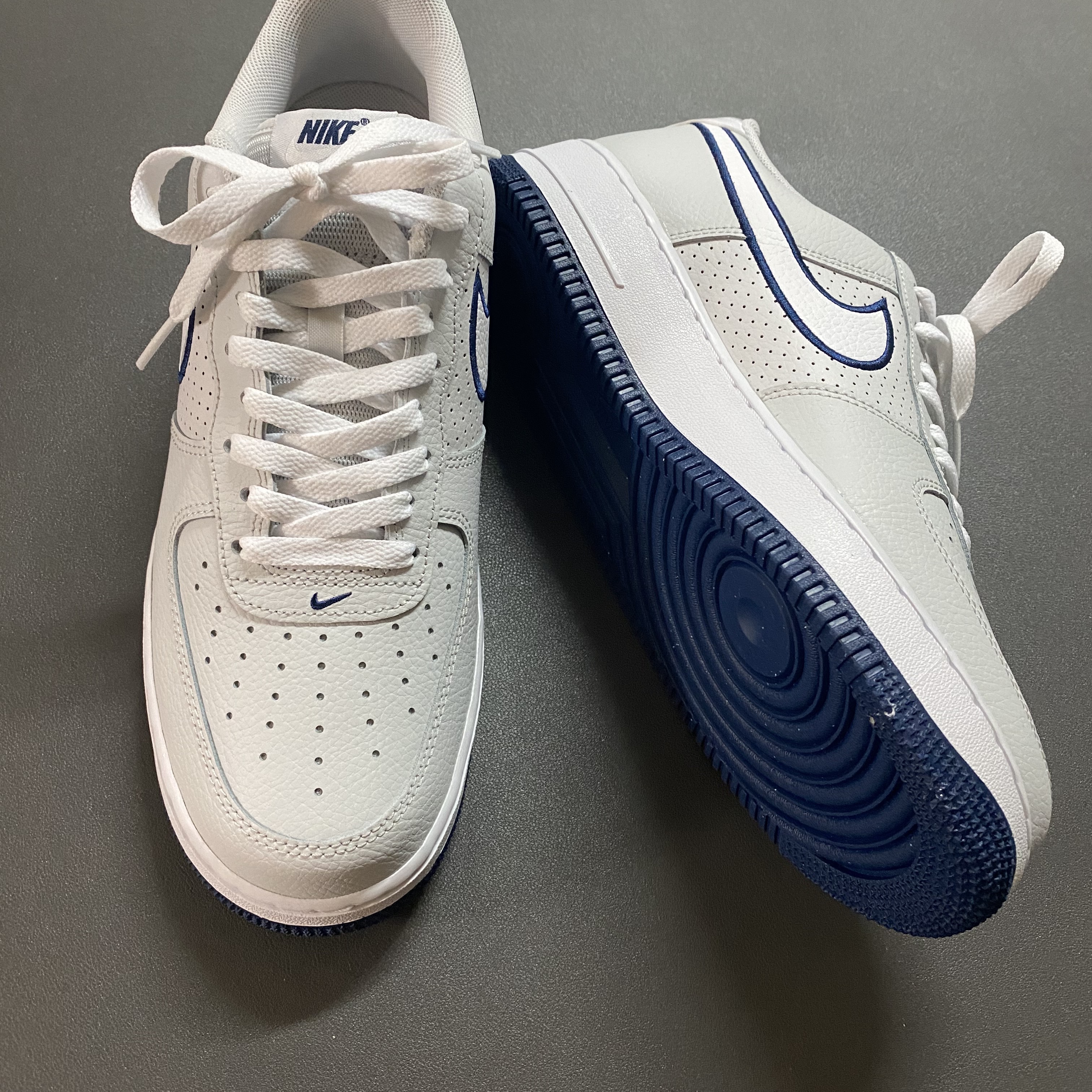 Nike Air Force 1 '07 Photon Dust White 착용 스타일 - 2
