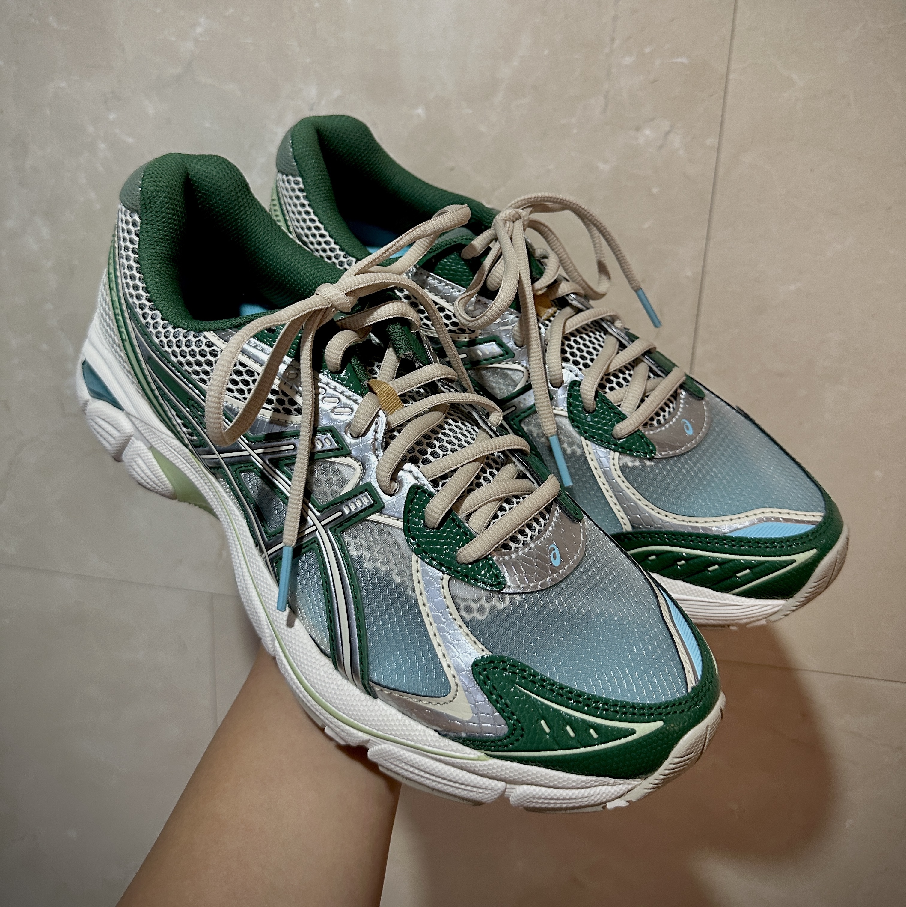Asics x Above The Clouds GT-2160 Cream Shamrock Green 착용 스타일 - 3