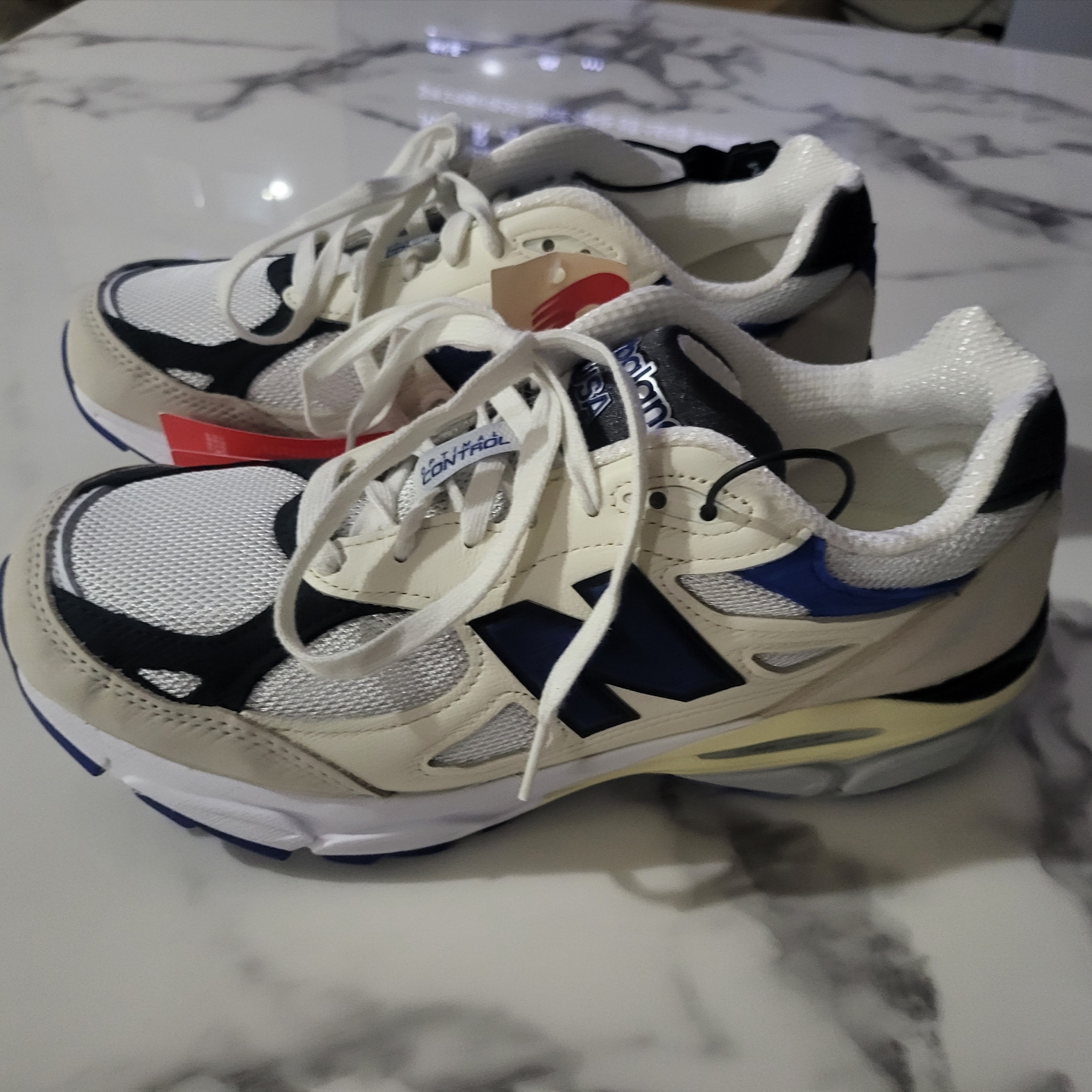 New Balance 990v3 Made in USA White Blue 착용 스타일 - 1
