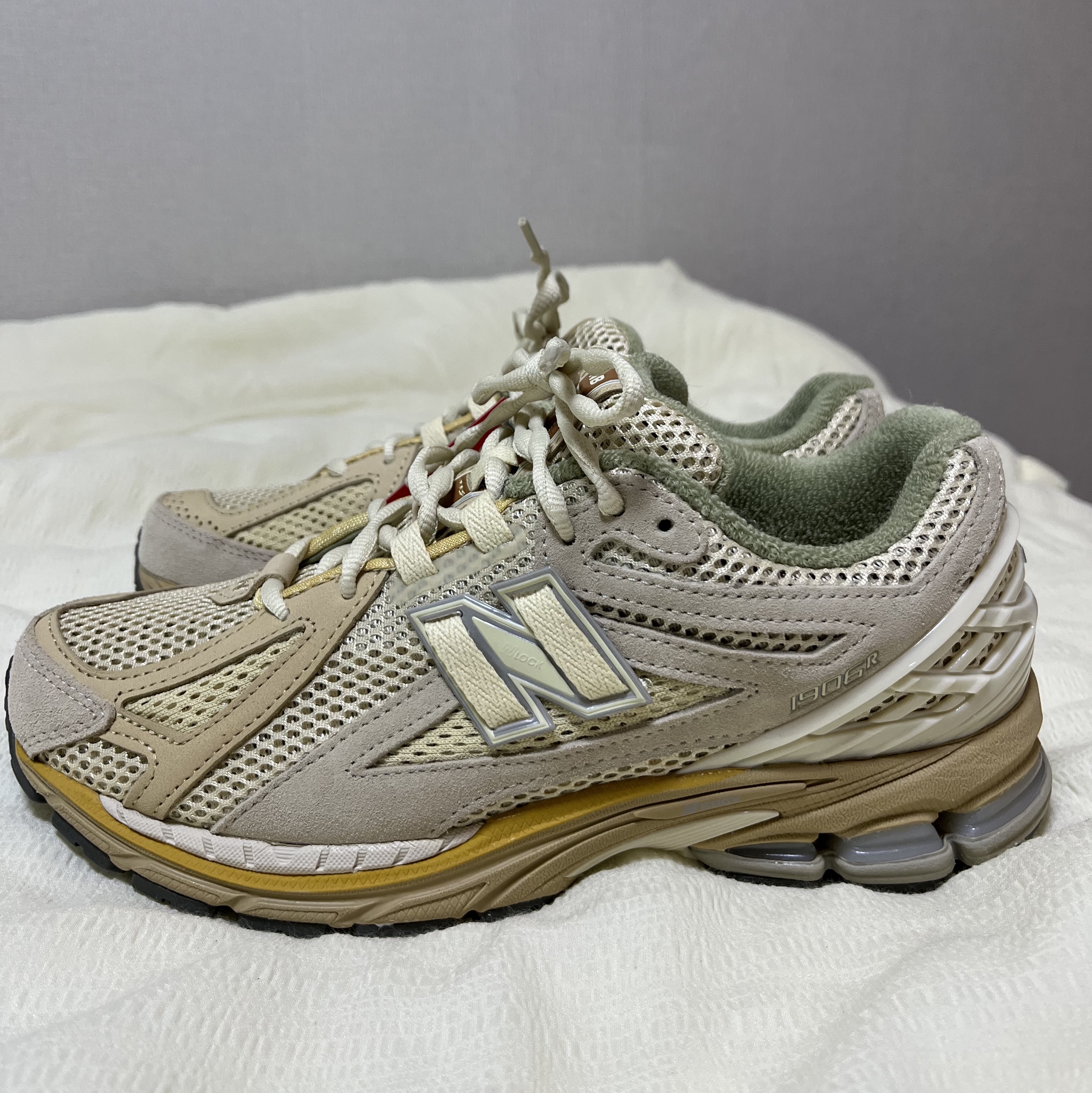New Balance x Auralee 1906R Bone White 착용 스타일