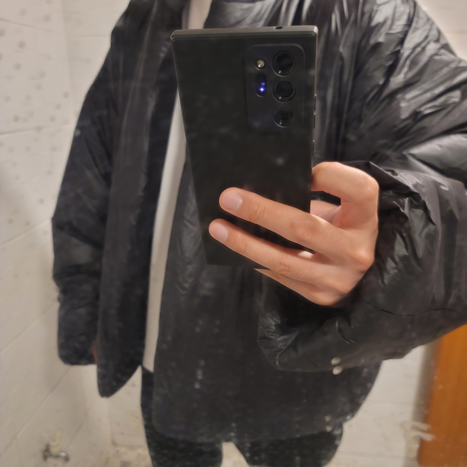 Yeezy Gap Engineered By Balenciaga Round Jacket 2 Black 착용 스타일