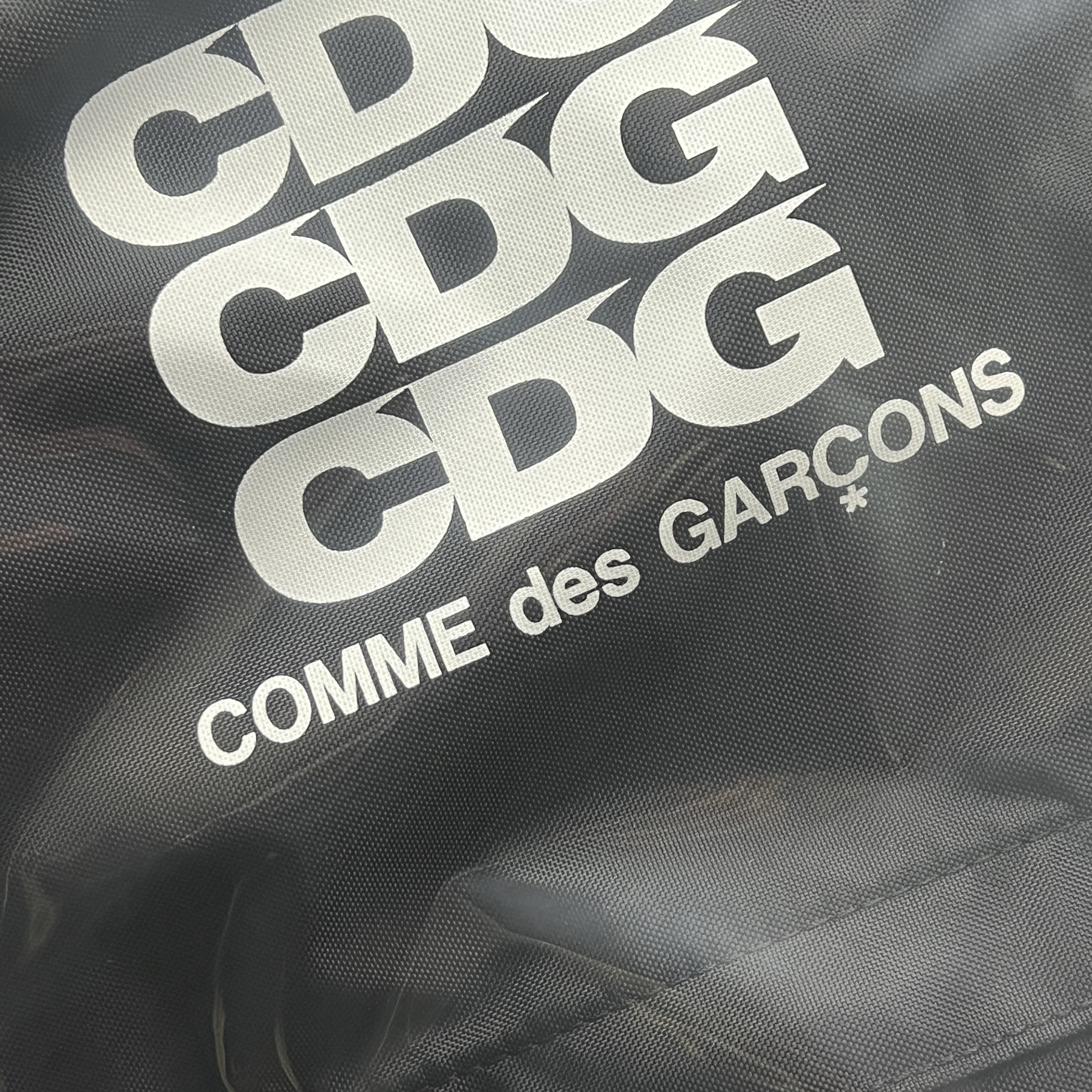 CDG Backpack Black 착용 스타일