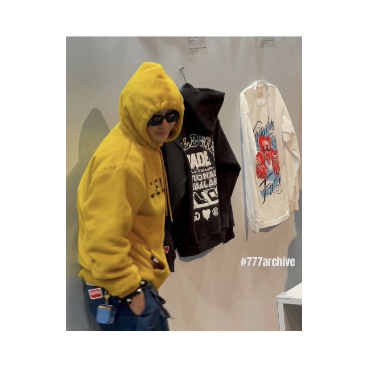 Celine Loose Hoodie in Fuzzy Wool Sunshine Black 착용 스타일 - 4