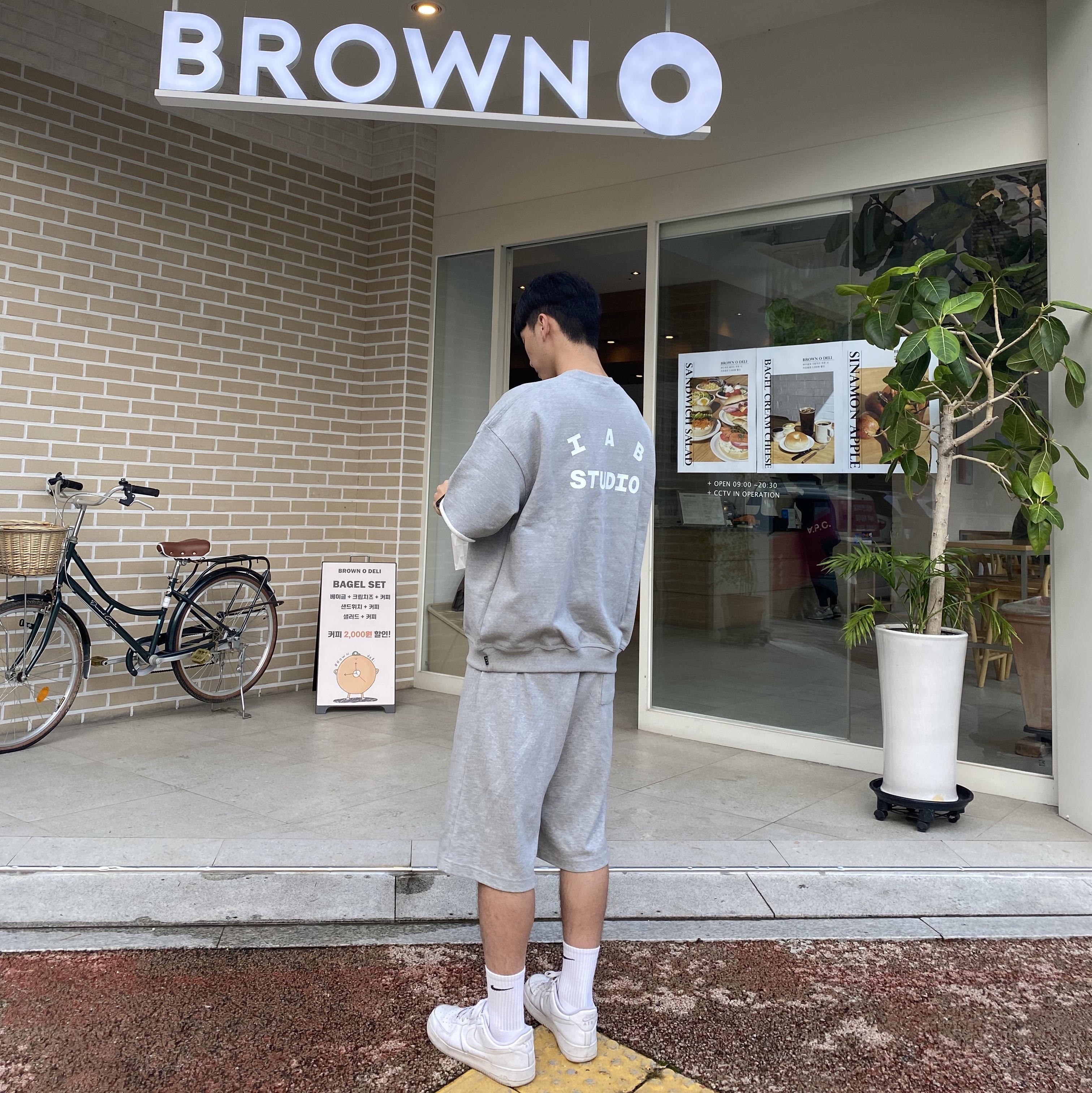 IAB Studio Heavy Short Sleeve Sweatshirt Gray - 23FW 착용 스타일