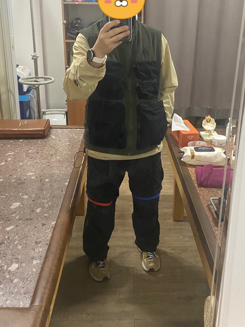 Nike ACG Smith Summit Cargo Pants Black - Asia, Nike ACG Vest Cargo Khaki Black - Asia 착용 스타일
