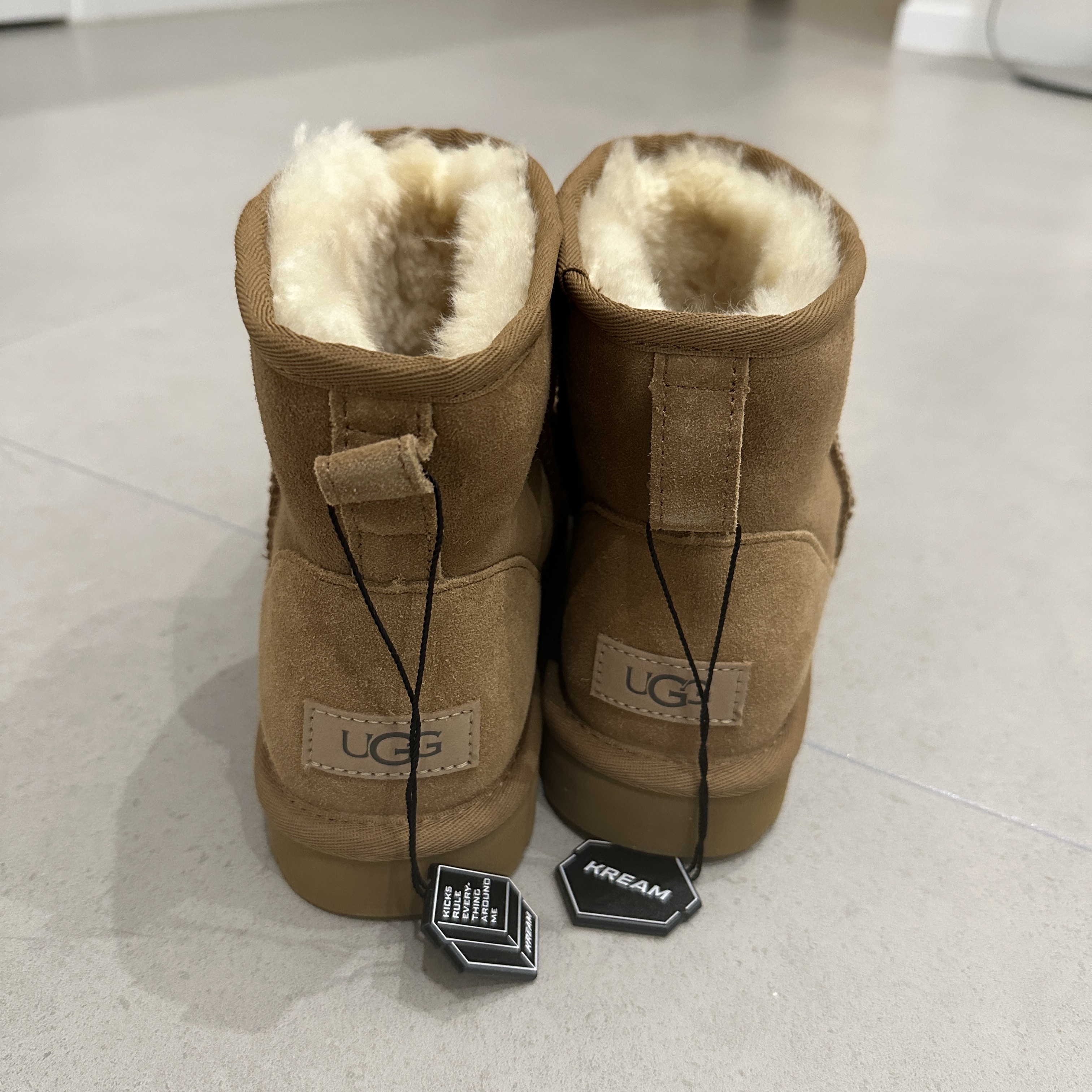 (W) UGG Classic Mini II Boots Chestnut 착용 스타일 - 1
