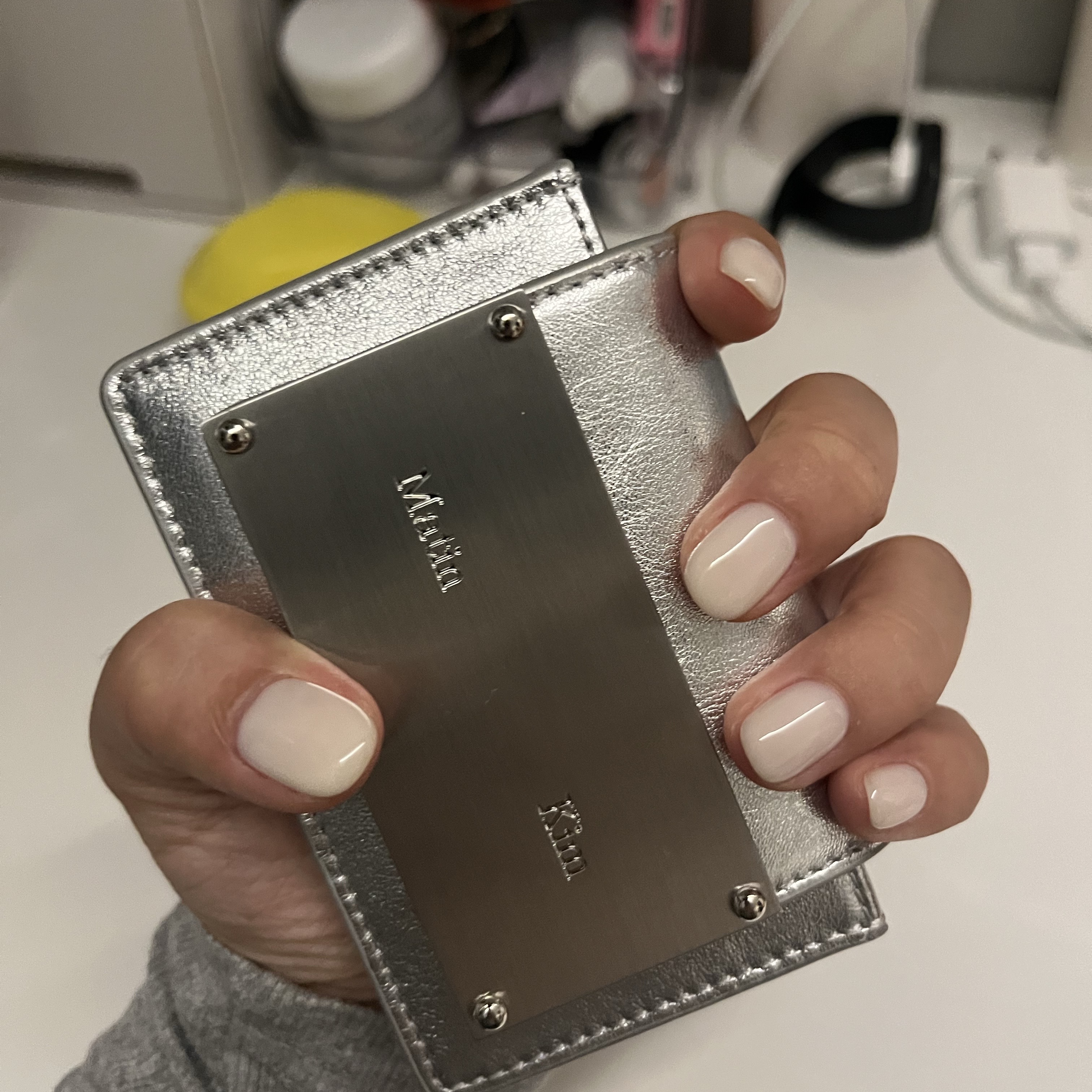 Matin Kim Accordion Wallet Silver 착용 스타일