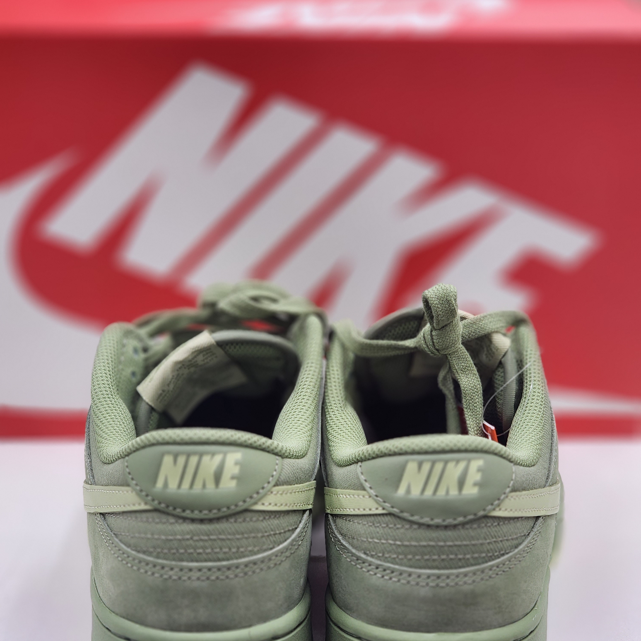 Nike Dunk Low PRM Oil Green 착용 스타일 - 5