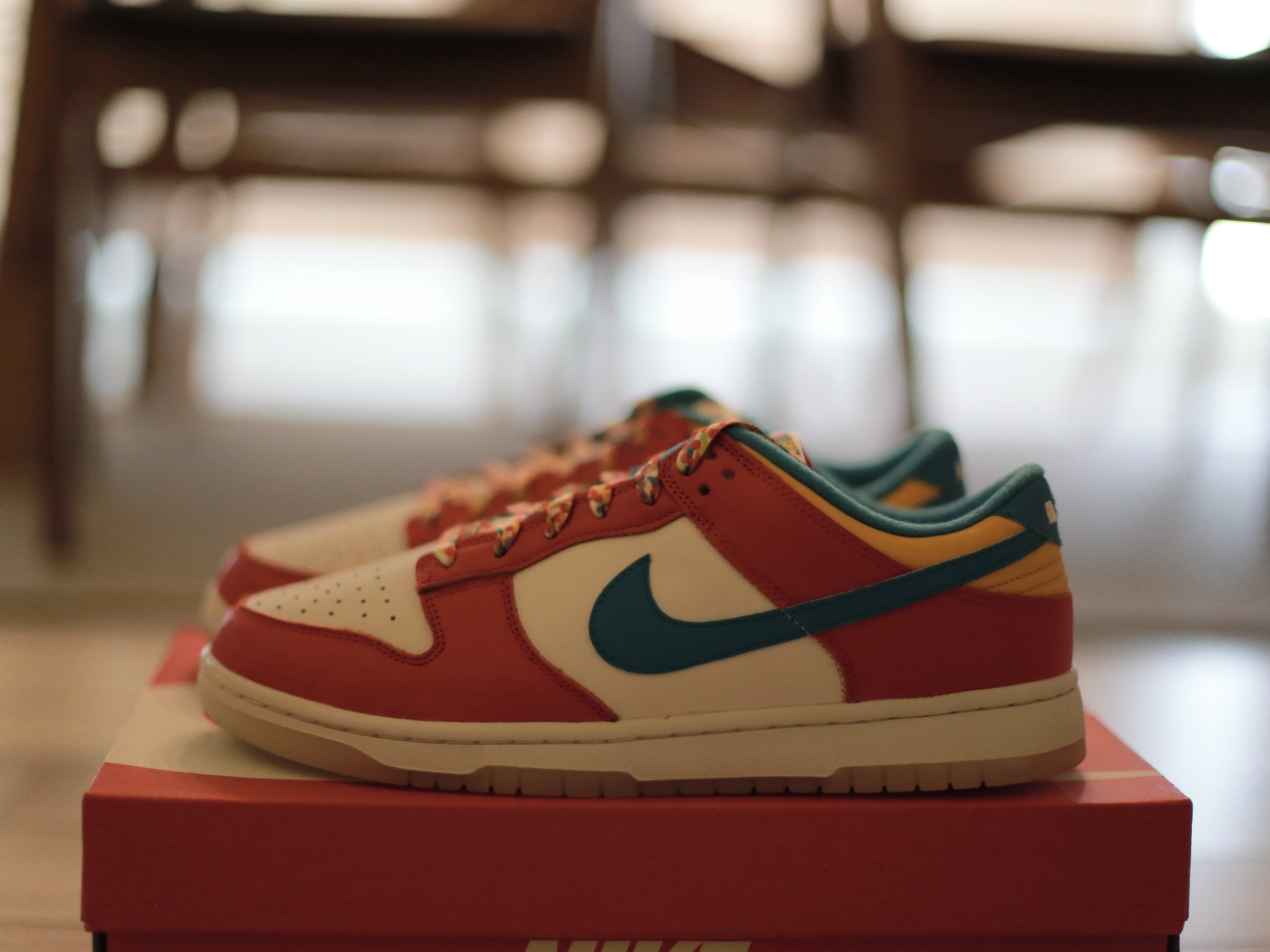 Nike x LeBron James x Fruity Pebbles Dunk Low QS Habanero Red 착용 스타일 - 1