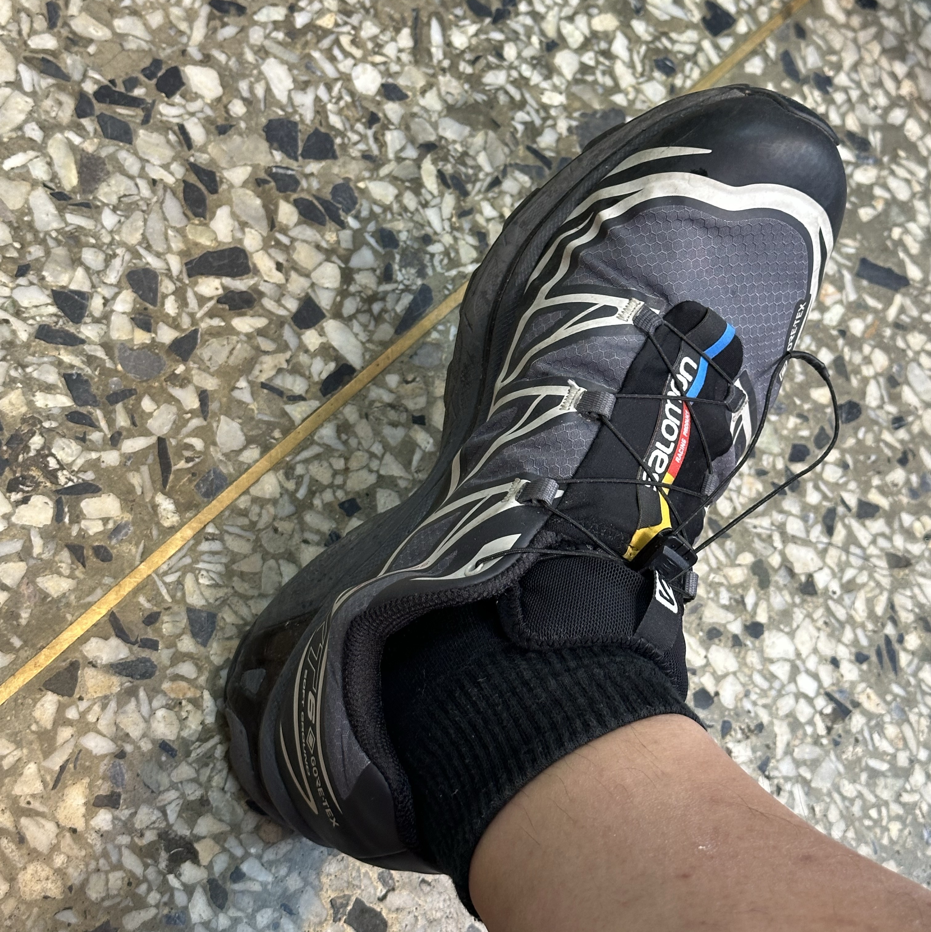 Salomon XT-6 Gore-Tex Black Ebony 착용 스타일