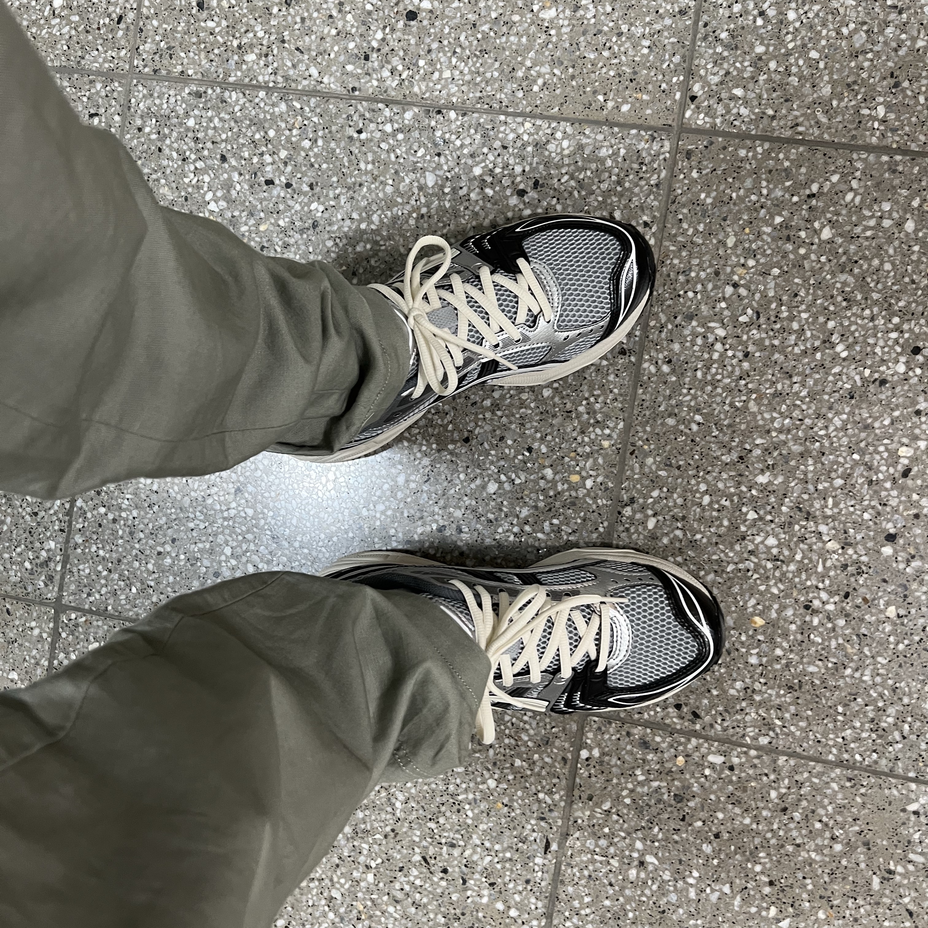 Asics Gel-Kayano 14 Black Glacier Grey 착용 스타일