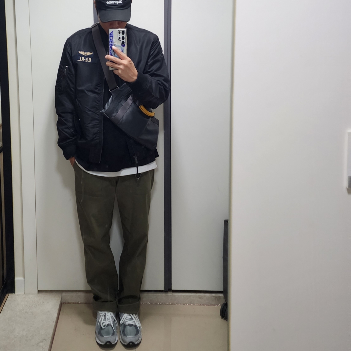 New Balance 990v3 Made in USA Grey - D Standard, Supreme Military Camp Cap Black - 21FW 착용 스타일 - 1