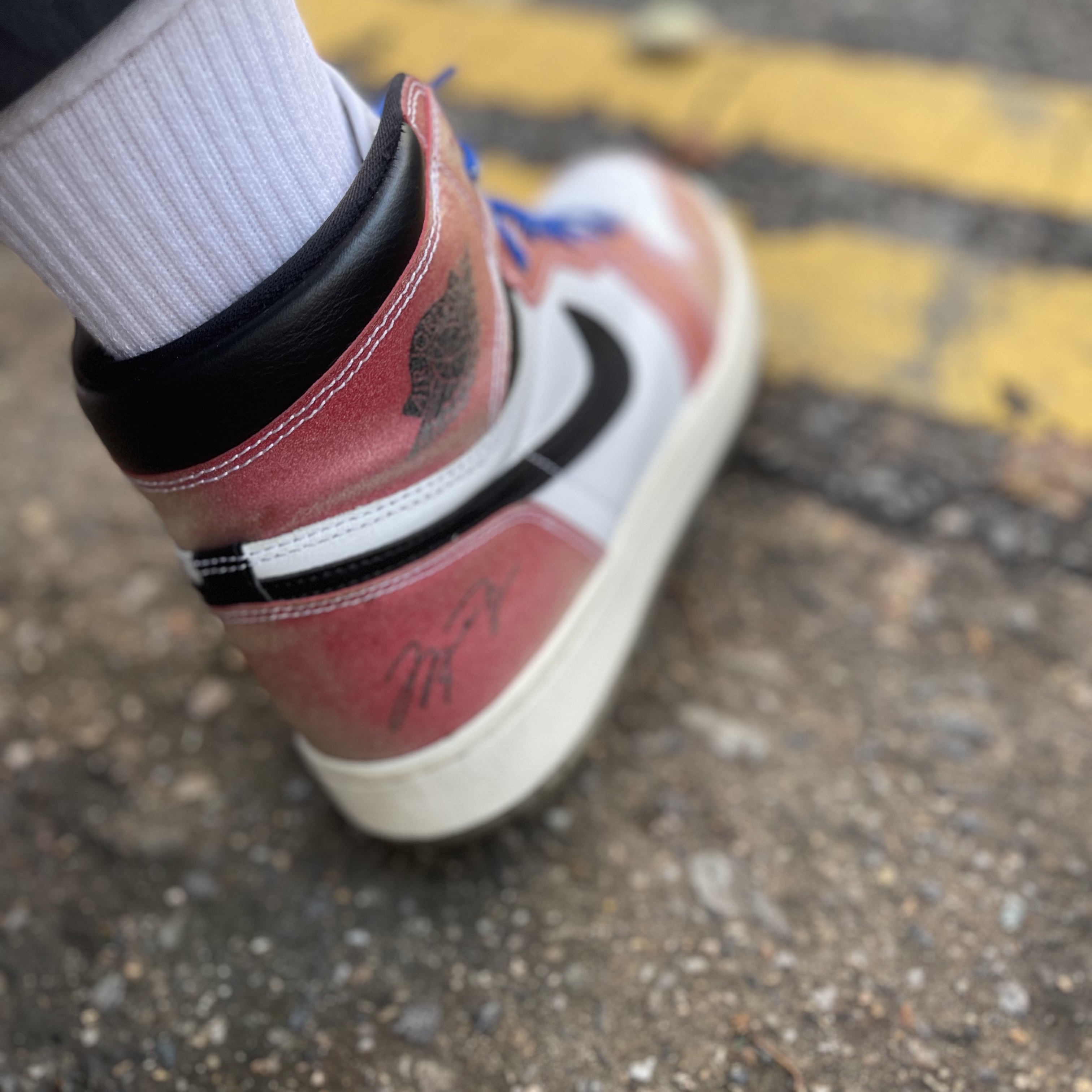 Jordan 1 x Trophy Room Retro High OG SP Chicago (Friends & Family) 착용 스타일 - 3