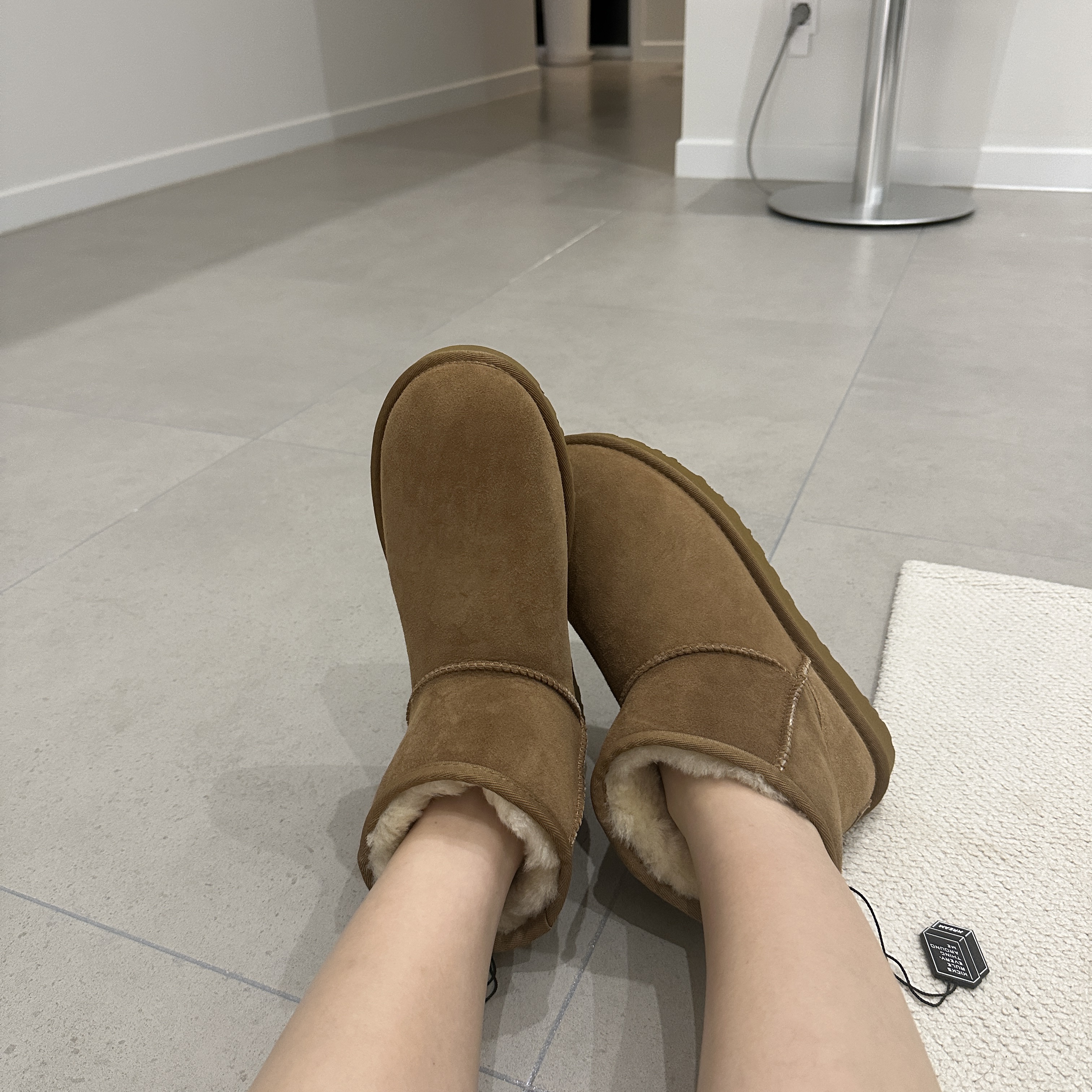 (W) UGG Classic Mini II Boots Chestnut 착용 스타일 - 4