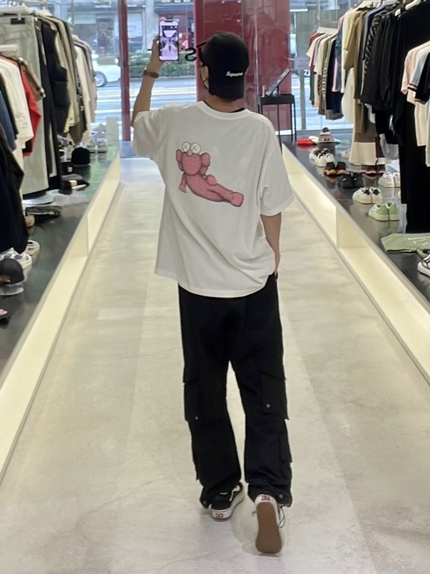 Vans Old Skool 36 DX Anaheim Factory Black White, Uniqlo UT x Kaws Short Sleeve Graphic T-Shirt White 착용 스타일 - 4
