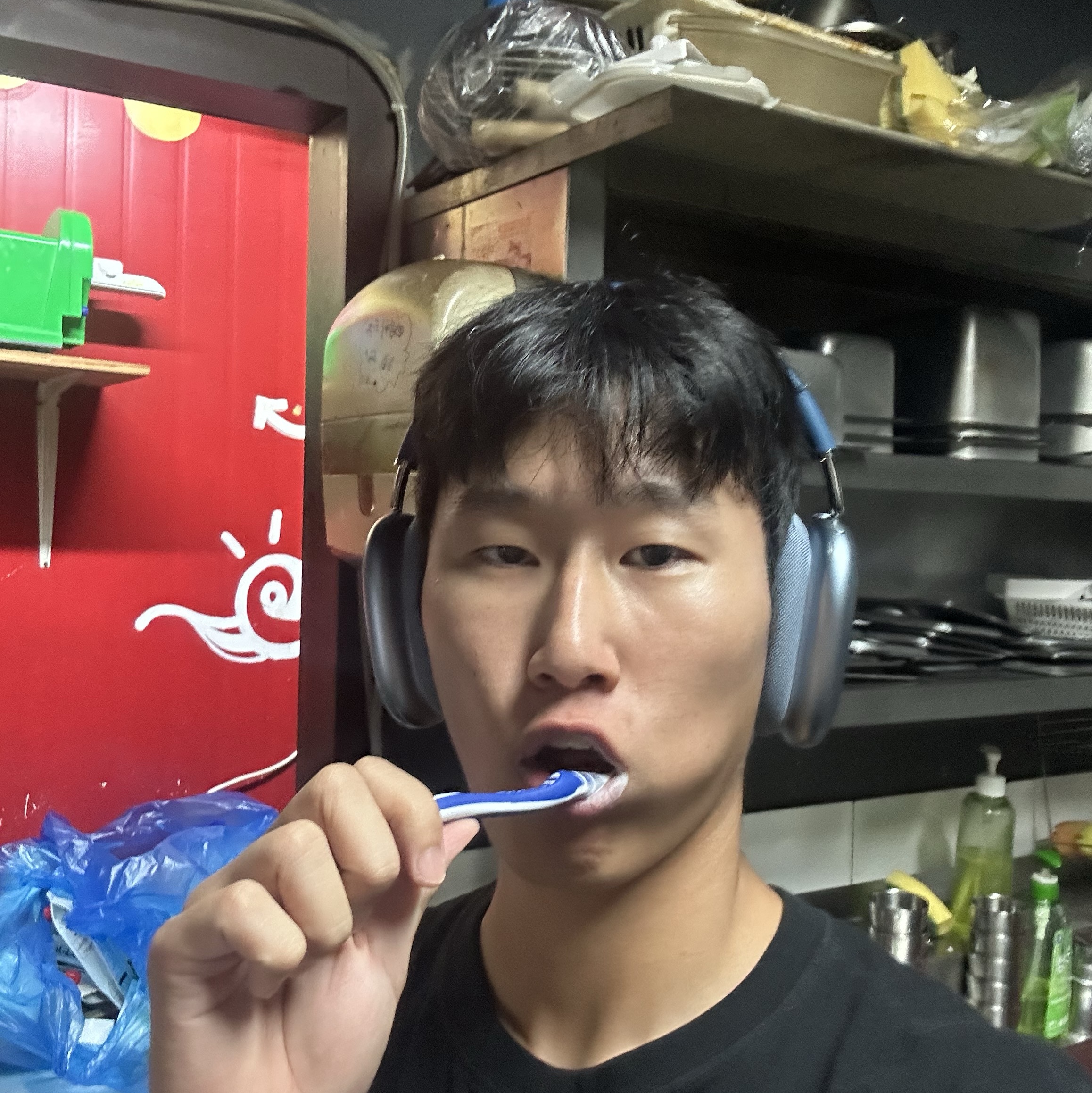 Apple AirPods Max Lightning Sky Blue (Korean Ver.) 착용 스타일