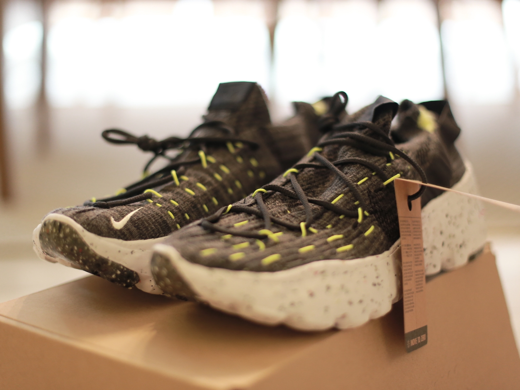 Nike Space Hippie 04 Black Volt 착용 스타일 - 2