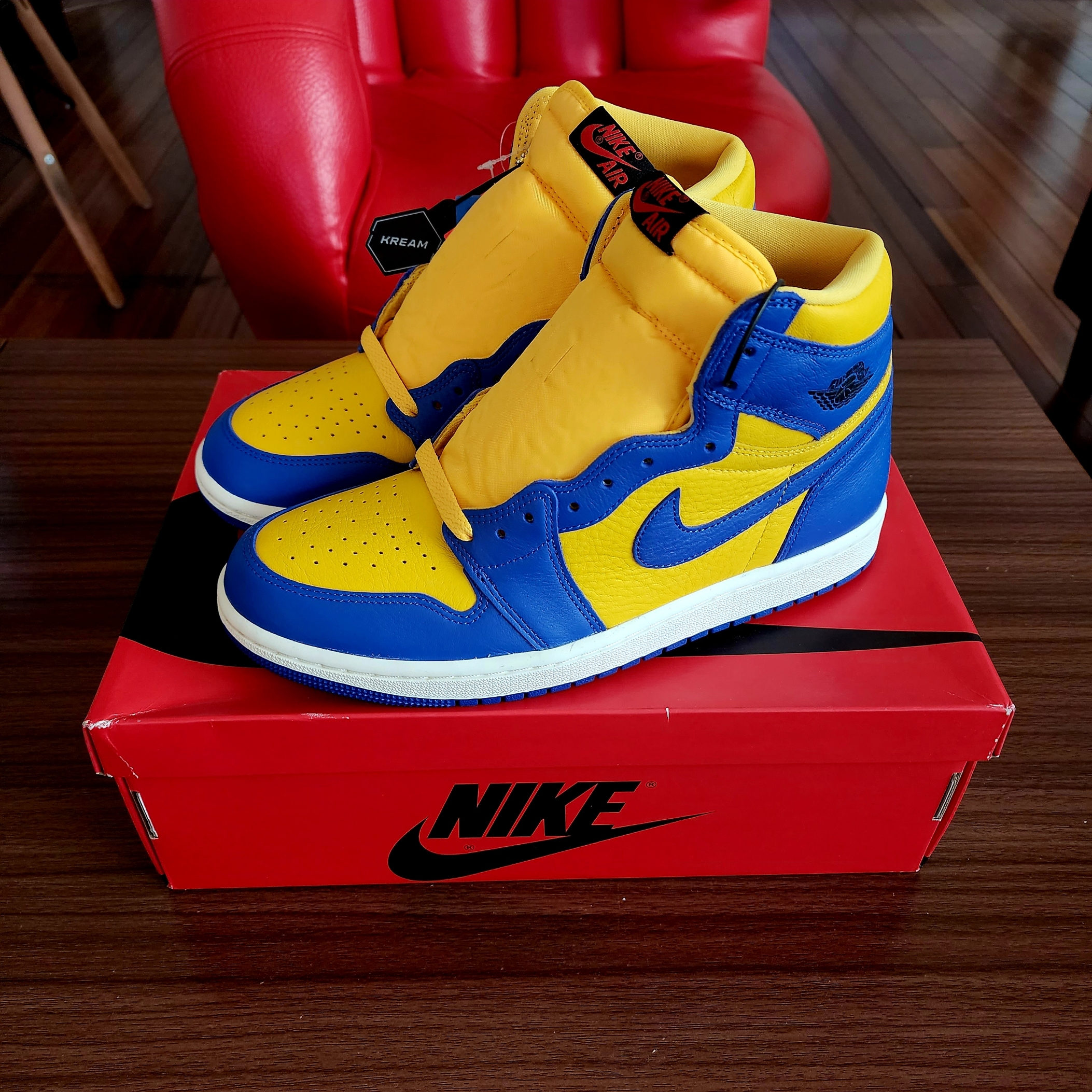 (W) Jordan 1 Retro High OG Game Royal and Varsity Maize 착용 스타일