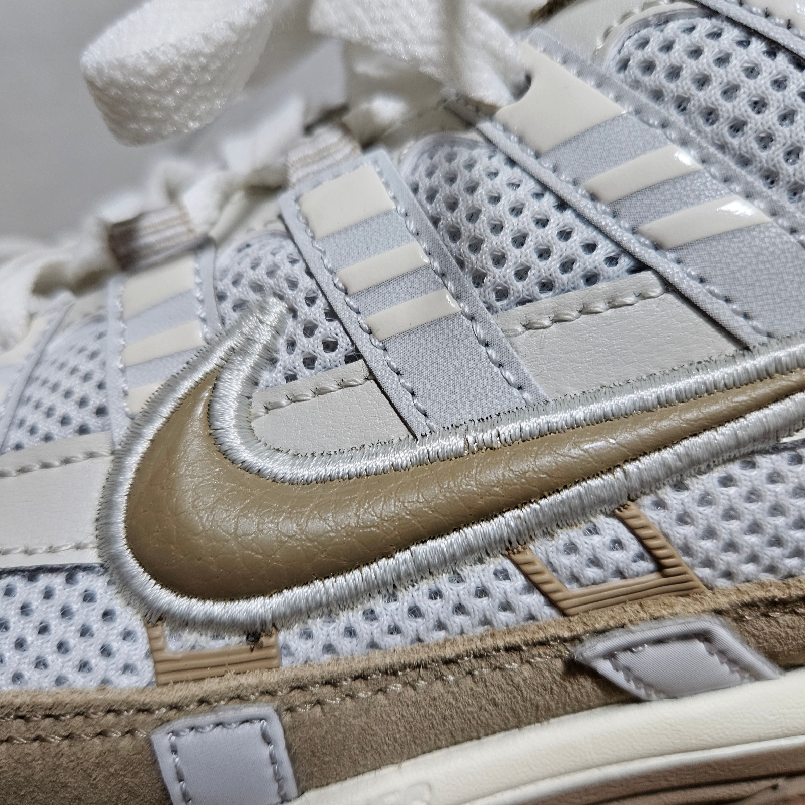 Nike P-6000 PRM Hangul Day Photon Dust Khaki 착용 스타일 - 2