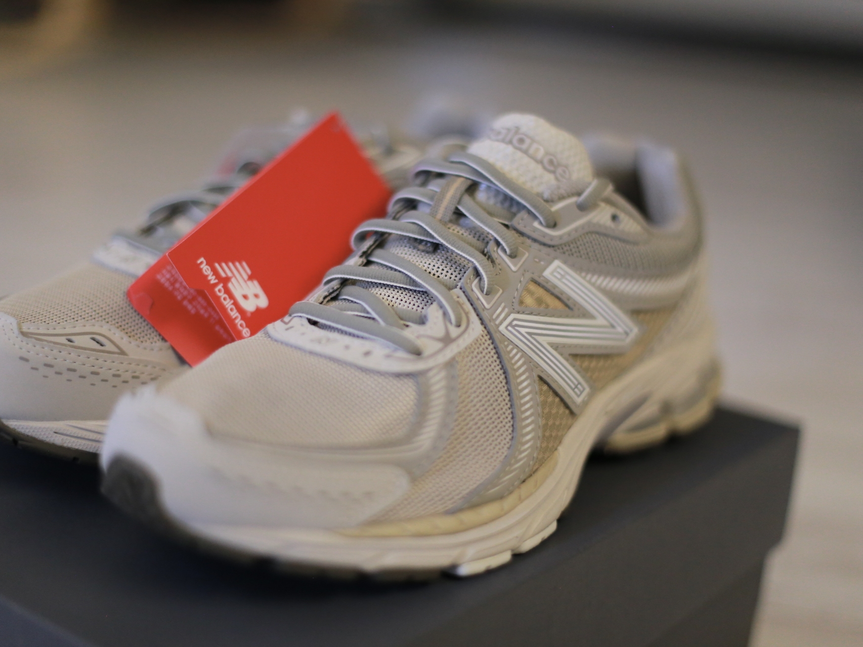 New Balance 860v2 Mars 착용 스타일 - 3