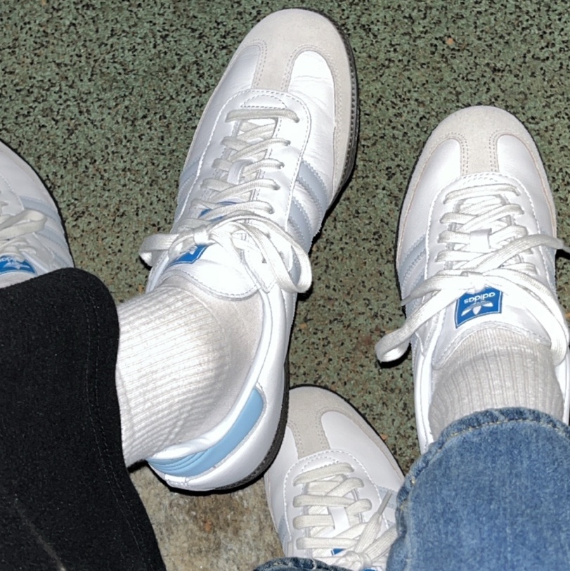 Adidas Samba OG Core White Halo Blue 착용 스타일 - 1
