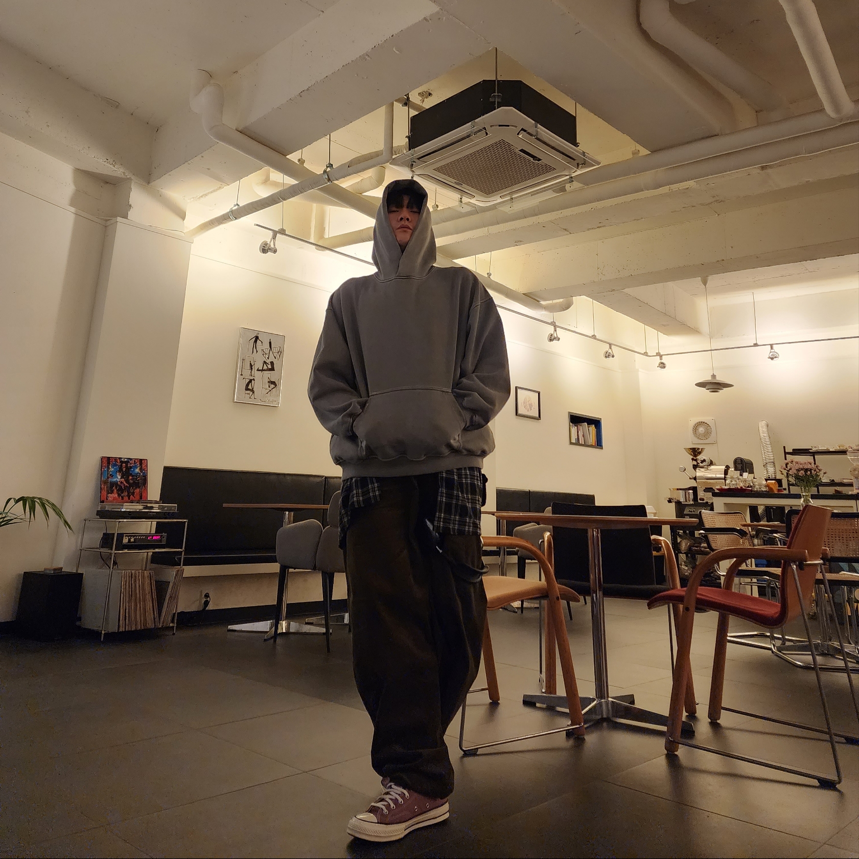 Converse Chuck 70 High Pink Aura, Apple AirPods Max Lightning Space Gray (Korean Ver.) 착용 스타일 - 3