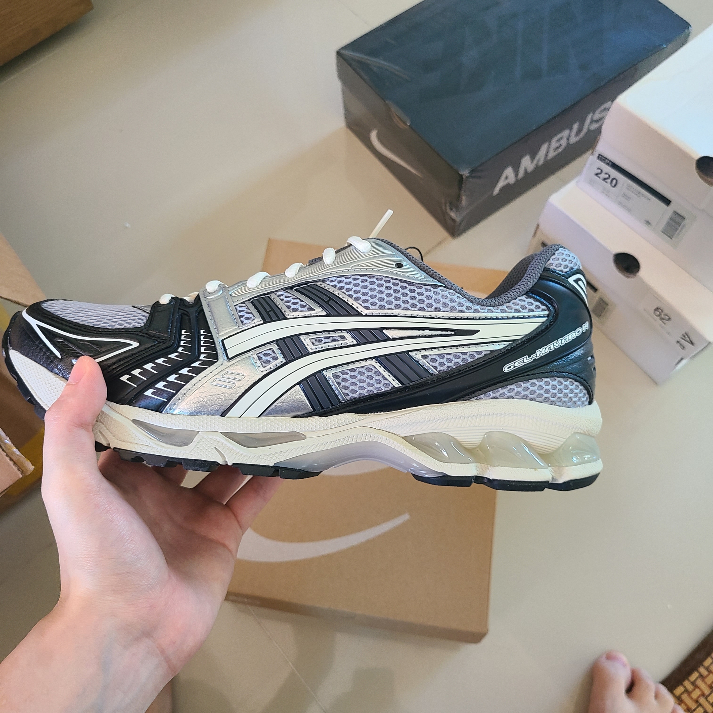 Asics Gel-Kayano 14 Black Glacier Grey 착용 스타일