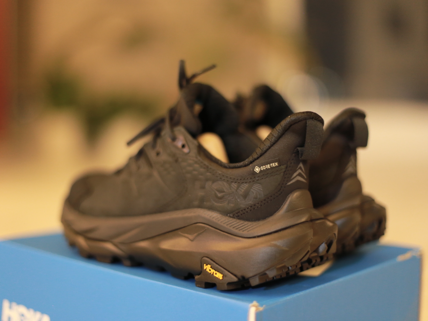 (W) Hoka Kaha 2 Low Gore-Tex Black 착용 스타일 - 4
