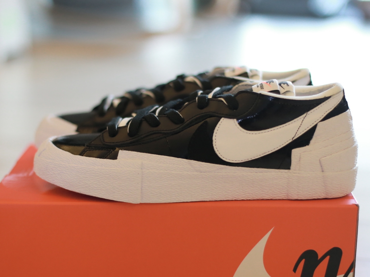 Nike x Sacai Blazer Low Black Patent Leather 착용 스타일 - 1