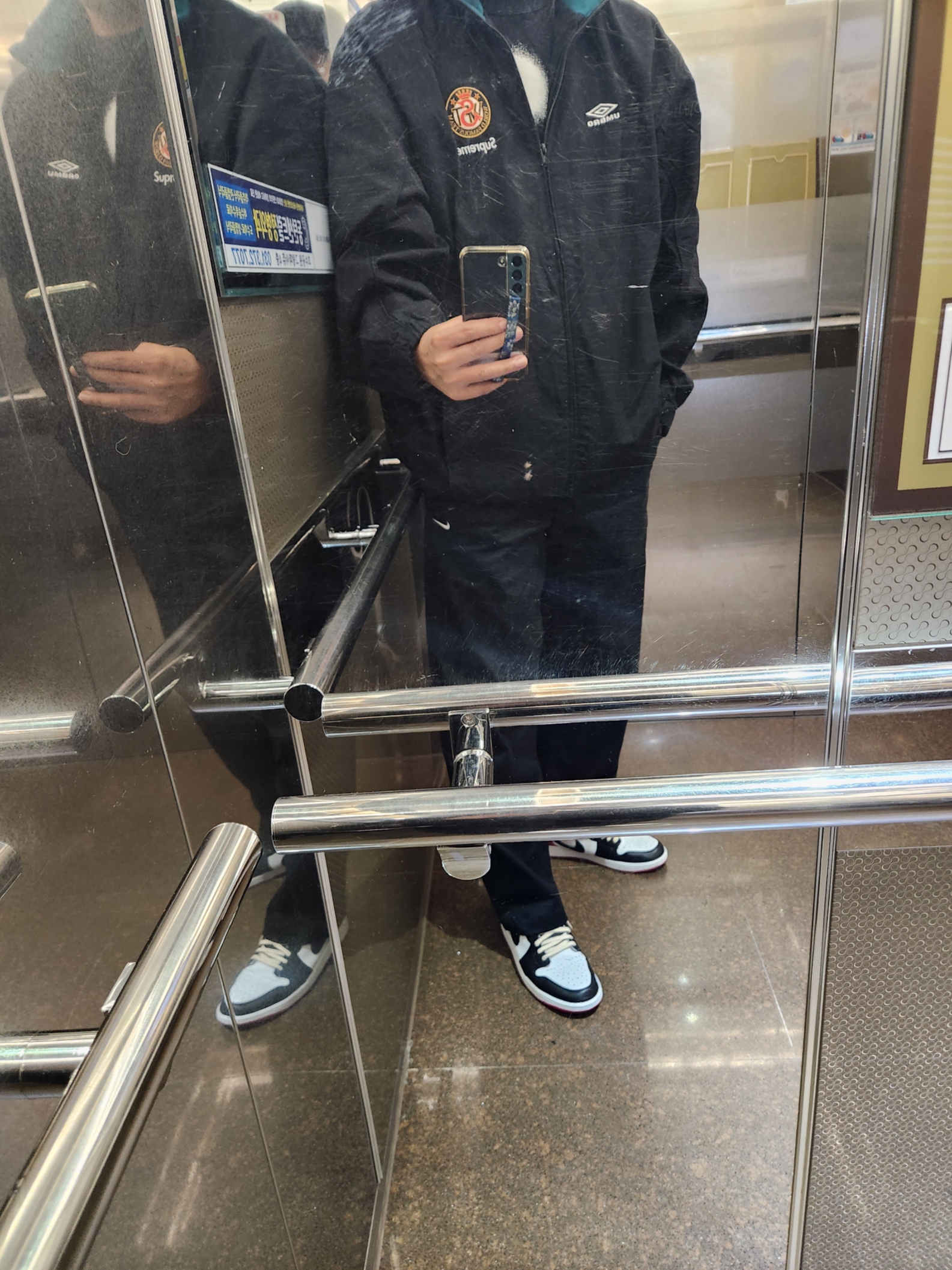 Supreme x The North Face Trekking Convertible Jacket Black - 22SS, Jordan 1 Retro Low OG Black Toe 착용 스타일 - 2