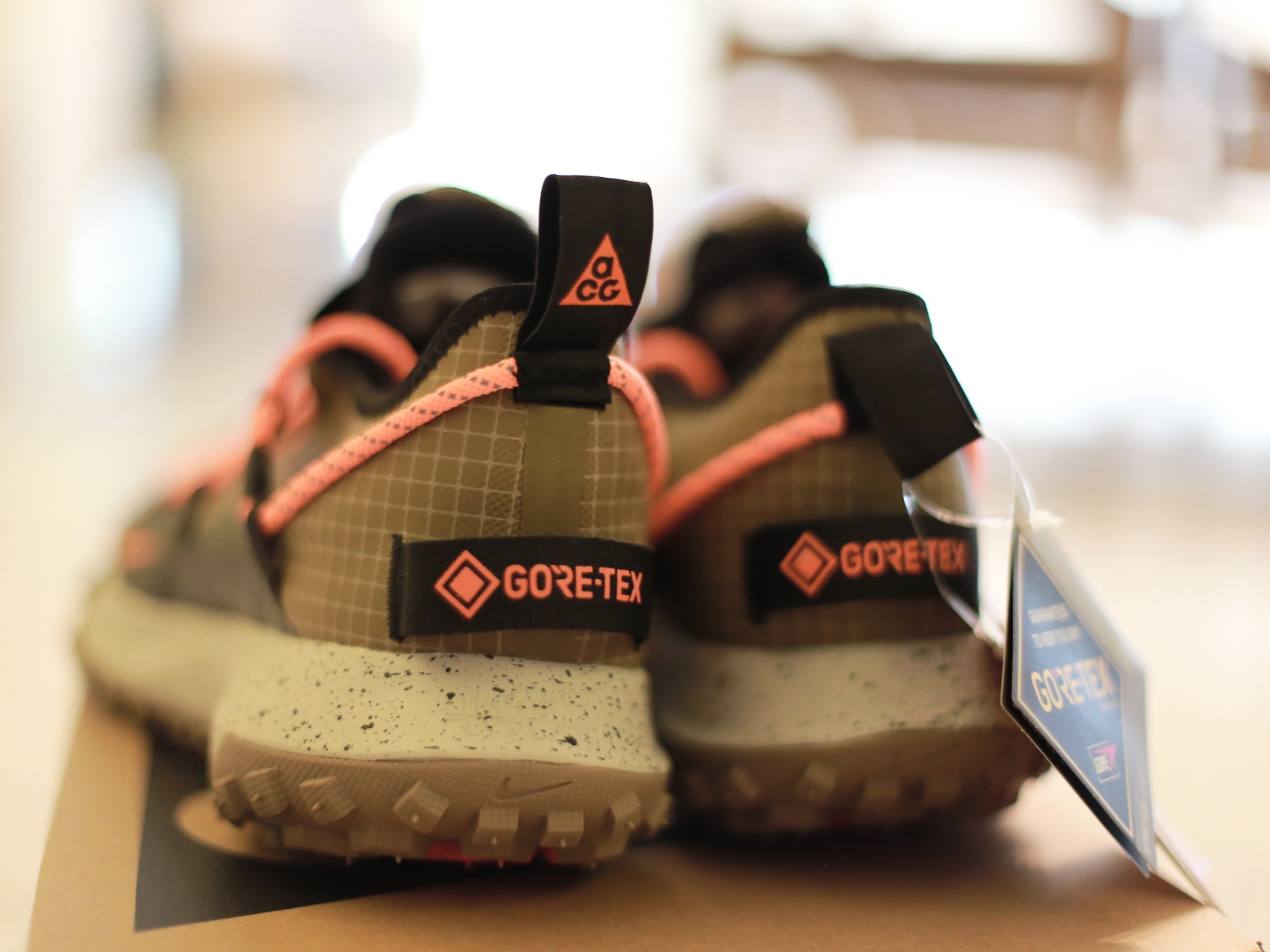 Nike ACG Mountain Fly Low Gore-Tex SE Hazel Rush 착용 스타일 - 4