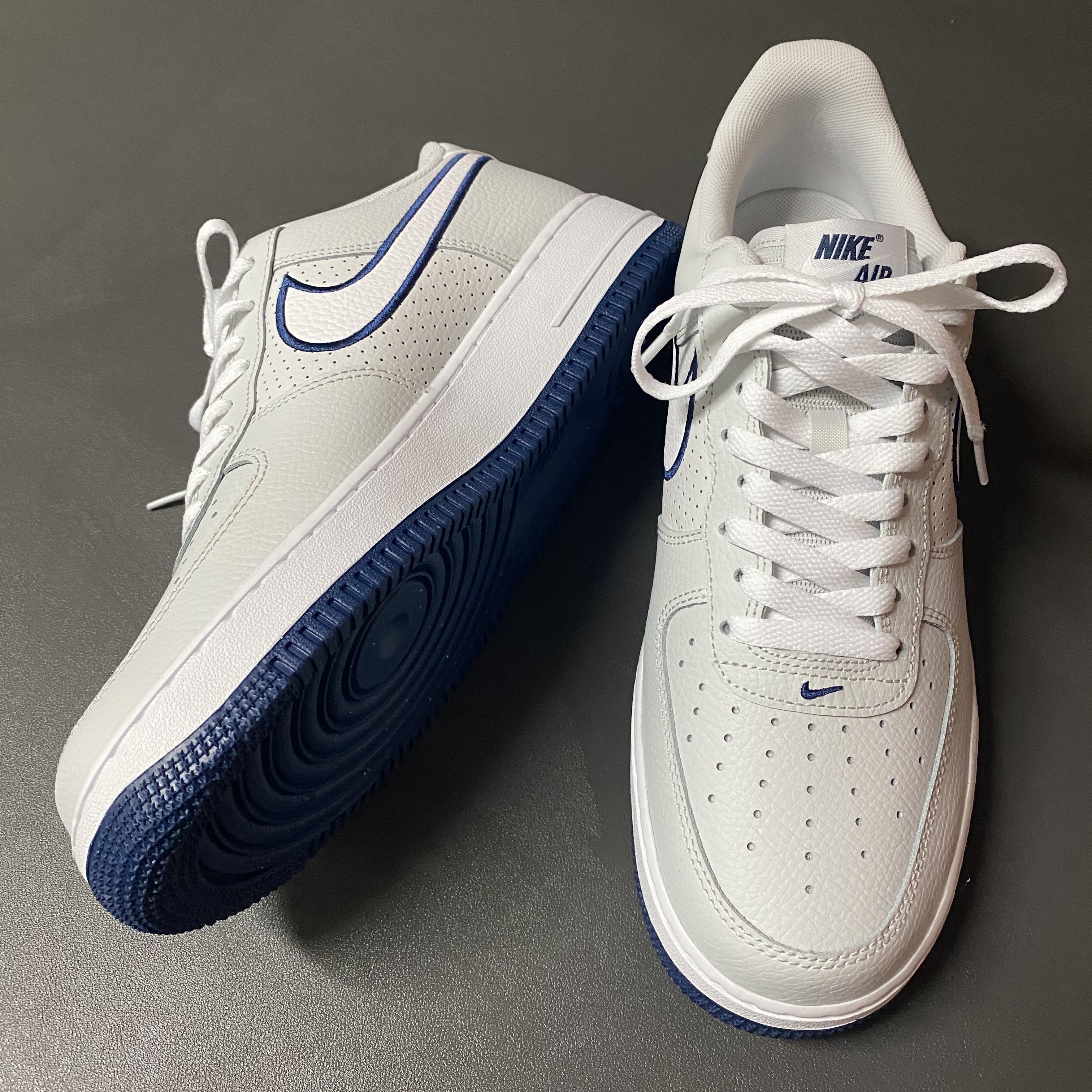 Nike Air Force 1 '07 Photon Dust White 착용 스타일 - 3