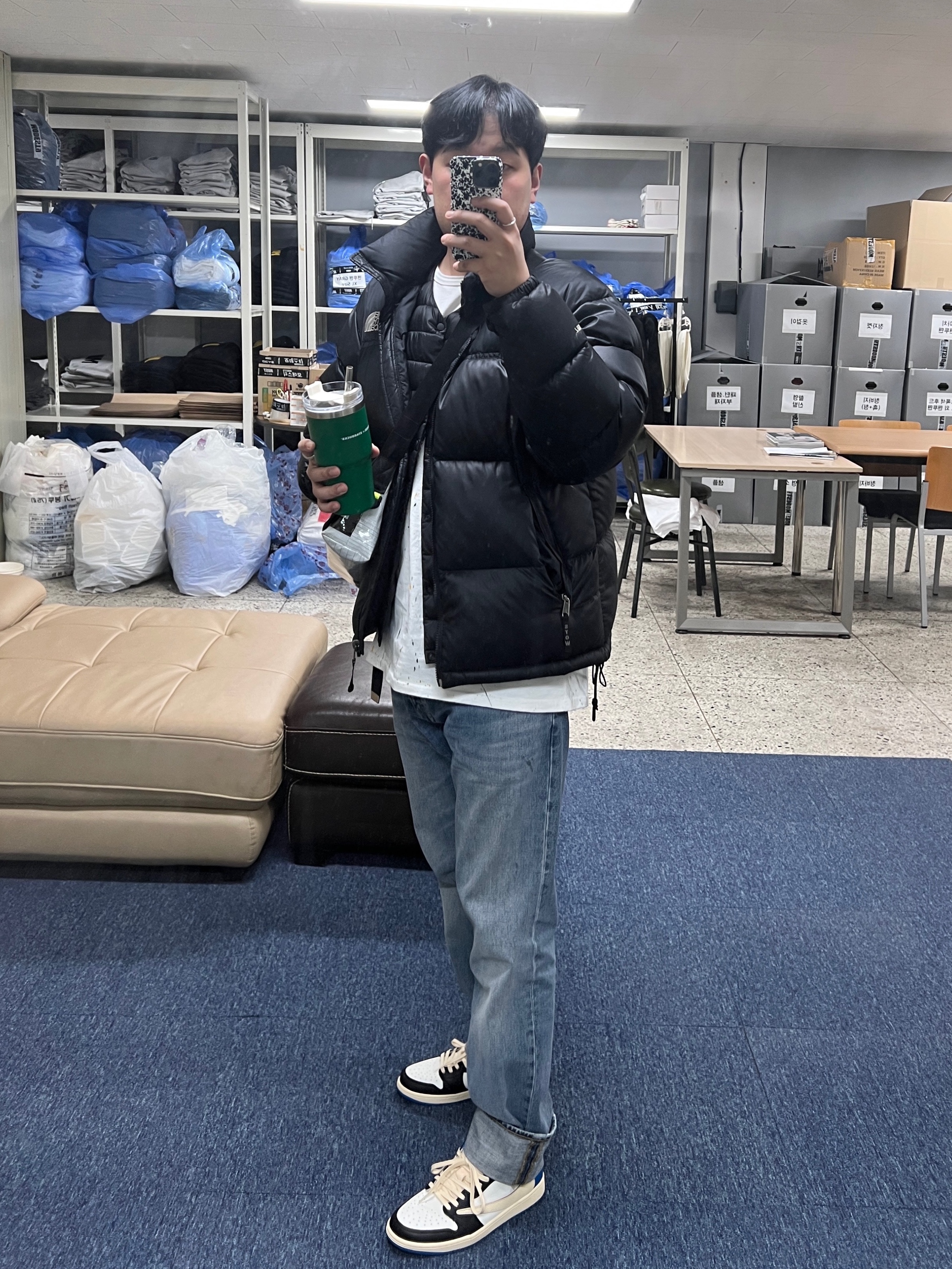 The North Face 1996 Retro Nuptse Jacket Black, Jordan 1 x Travis Scott x Fragment Retro Low OG SP Military Blue 착용 스타일