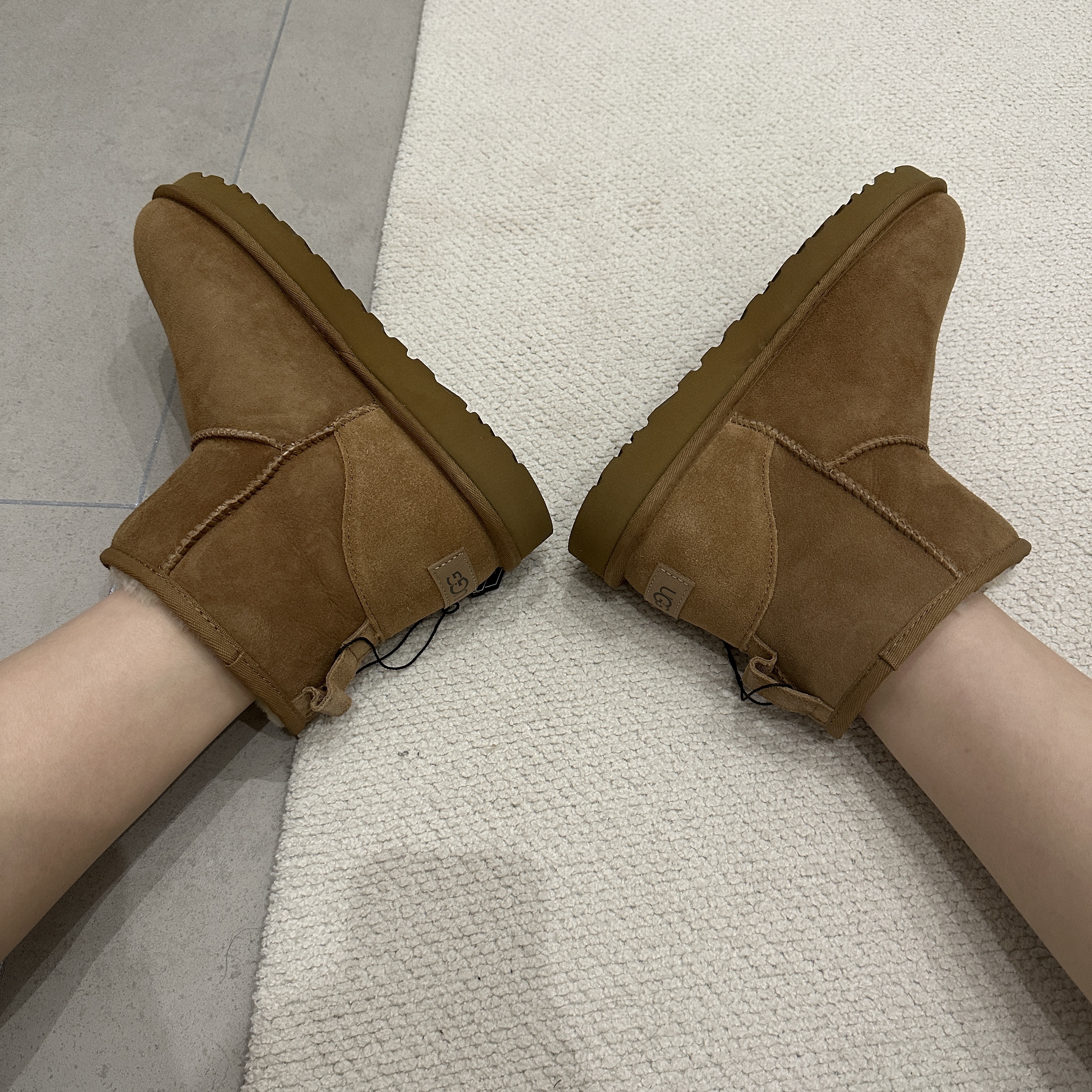 (W) UGG Classic Mini II Boots Chestnut 착용 스타일 - 3