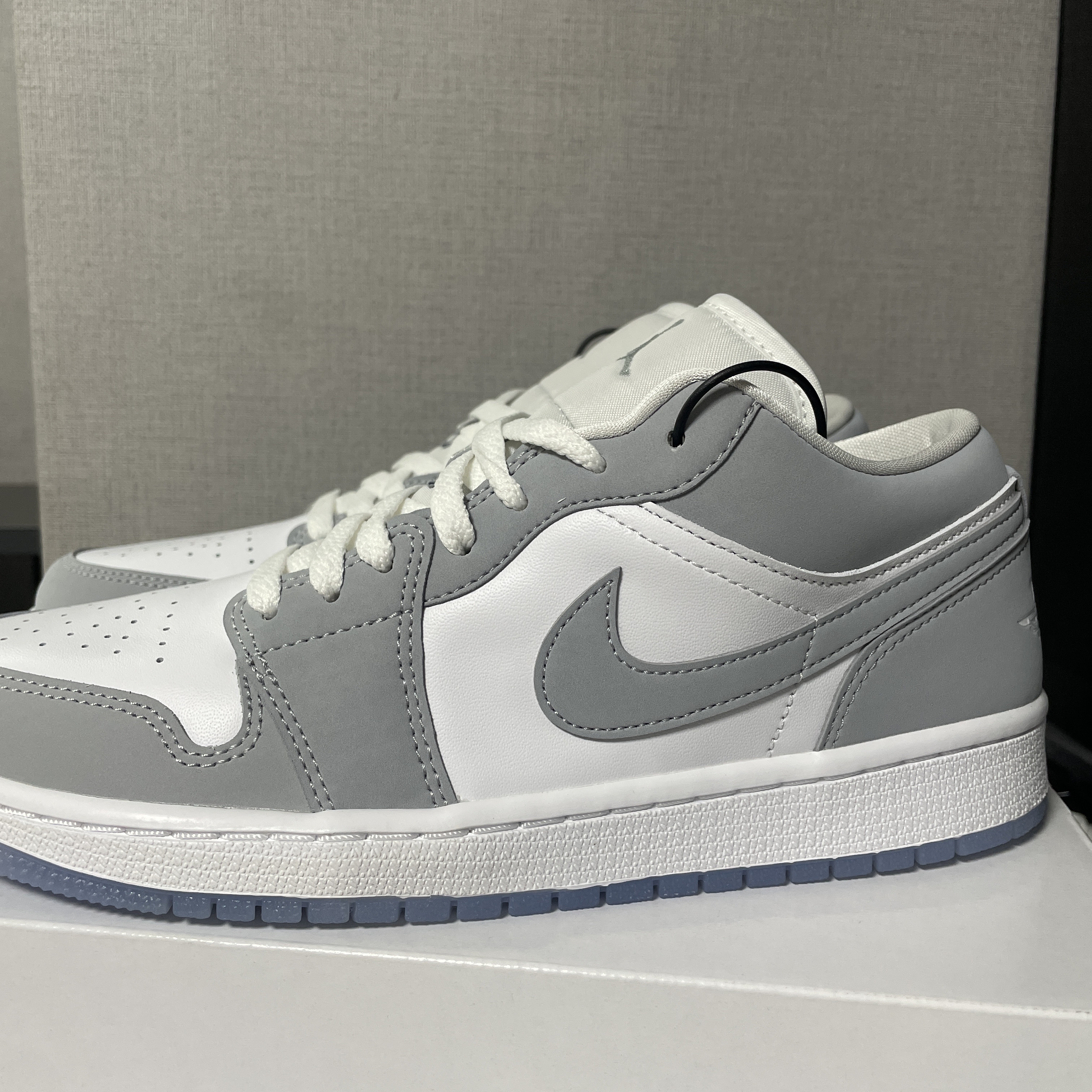 (W) Jordan 1 Low White Wolf Grey 착용 스타일 - 1