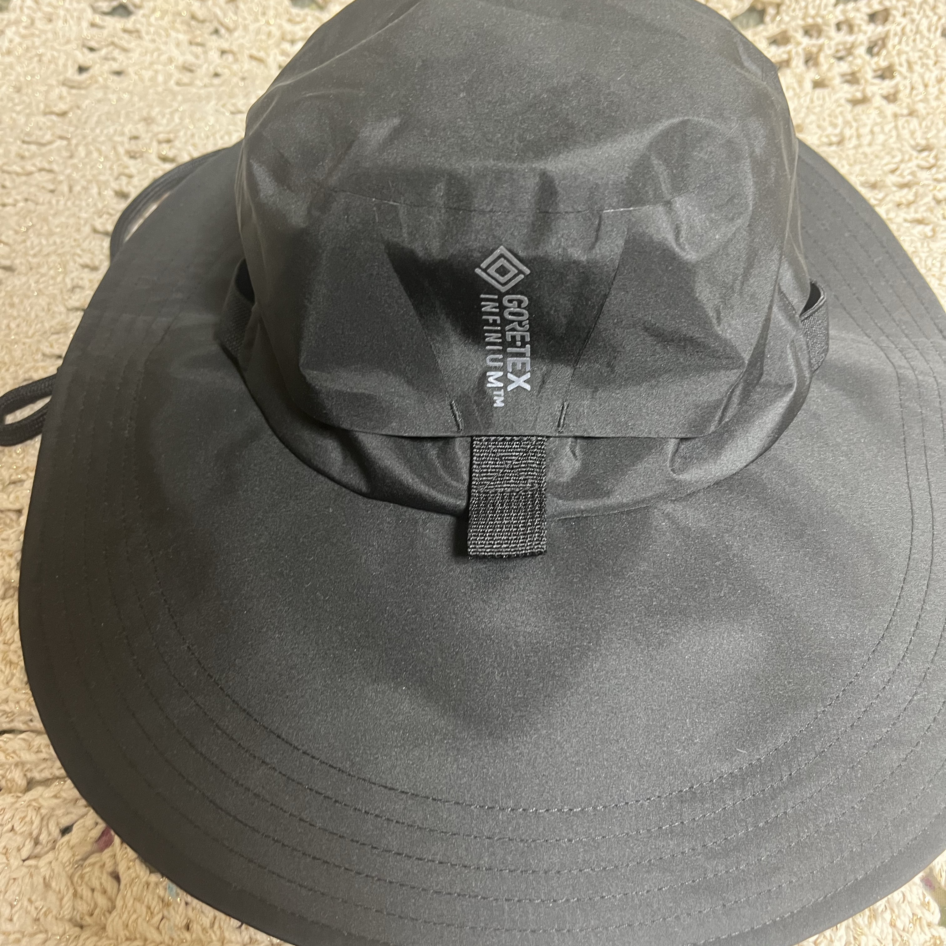 Nike ACG Apex Bucket Hat Black 착용 스타일