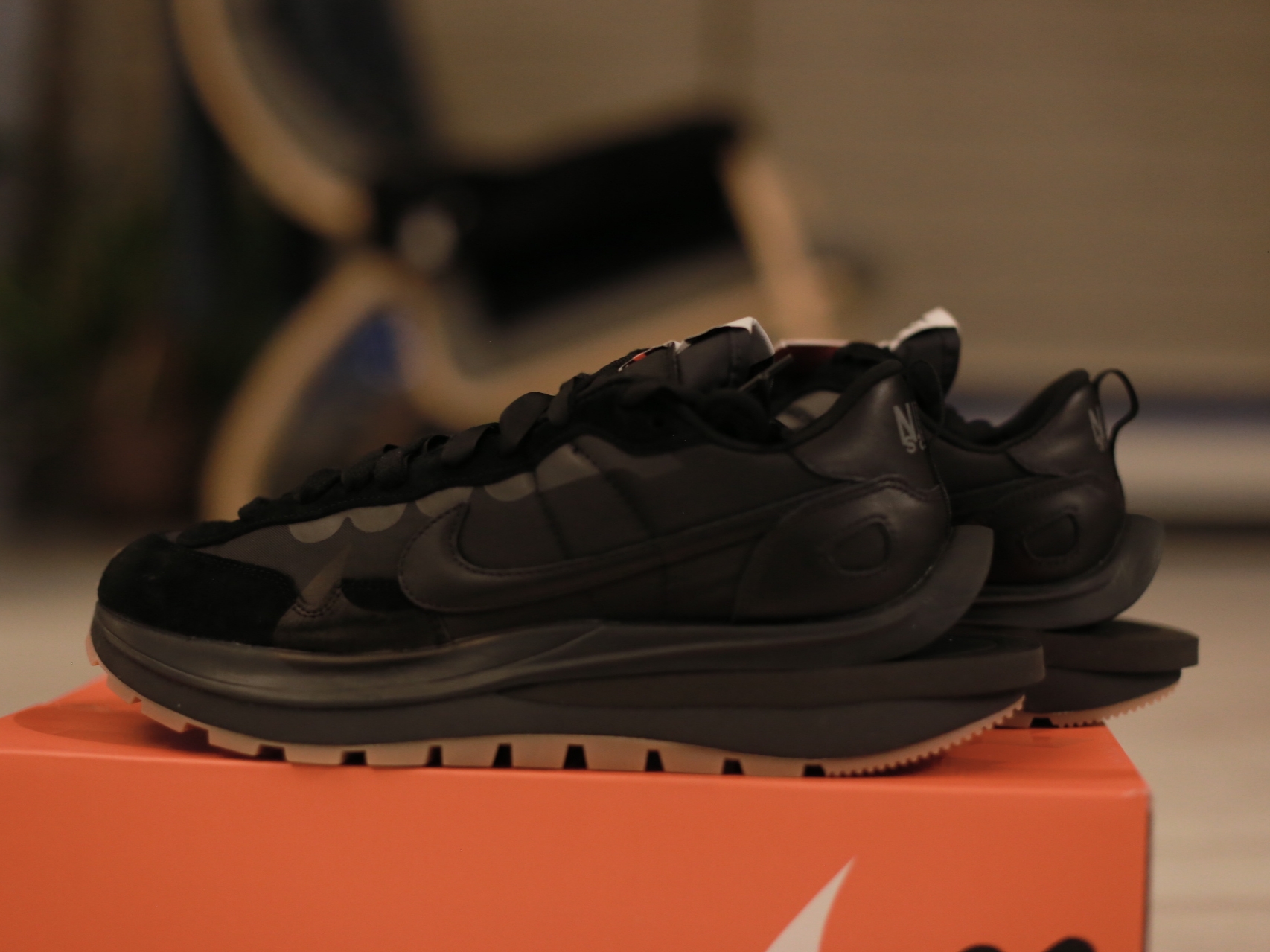 Nike x Sacai VaporWaffle Black and Gum 착용 스타일 - 1