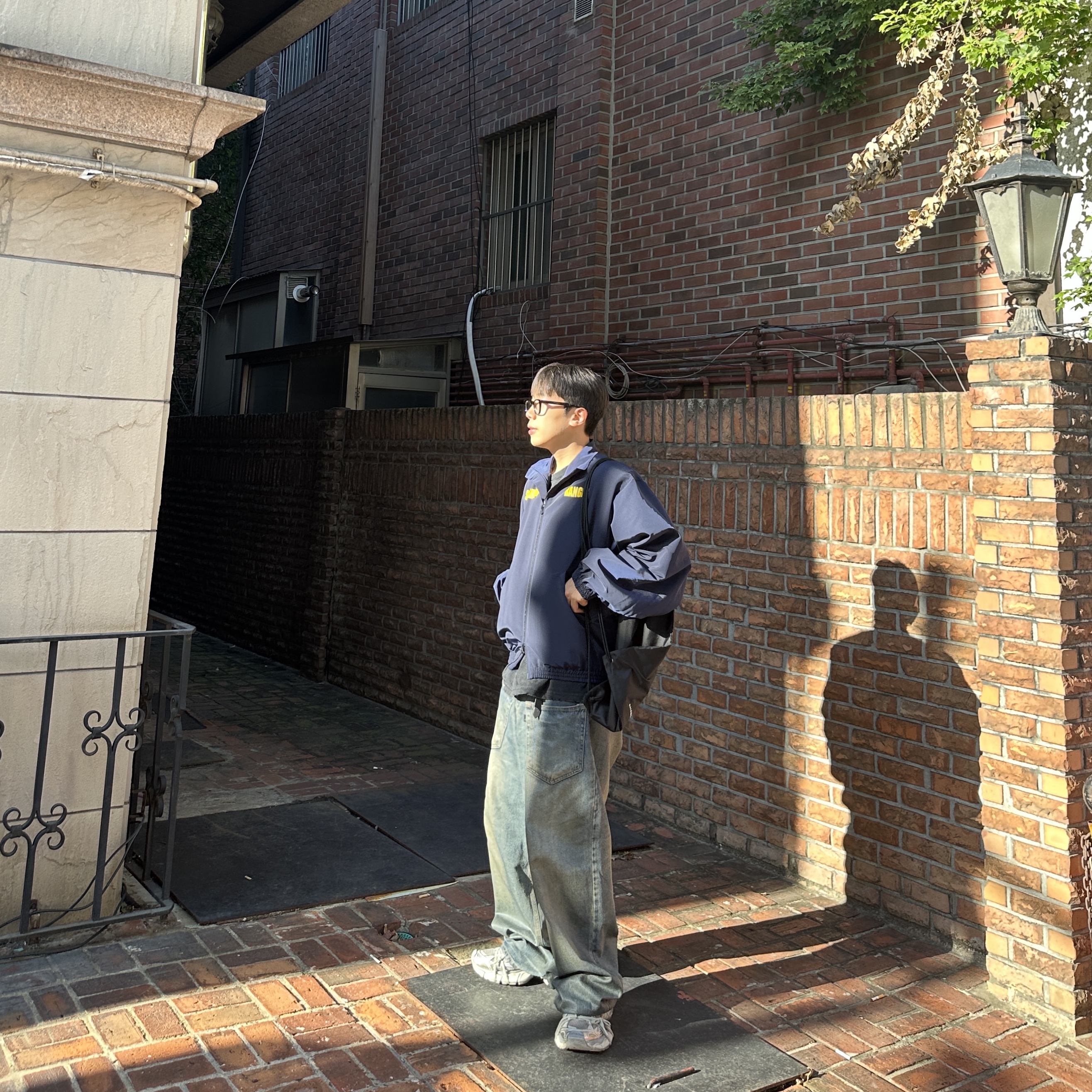 Undermycar Maigan Padded Shoulder Zip-Up Blouson India Ink - 23FW, Balenciaga 3XL Sneakers Light Beige 착용 스타일