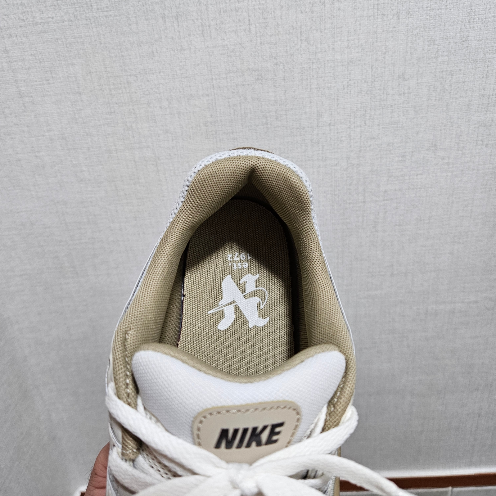 Nike P-6000 PRM Hangul Day Photon Dust Khaki 착용 스타일 - 5