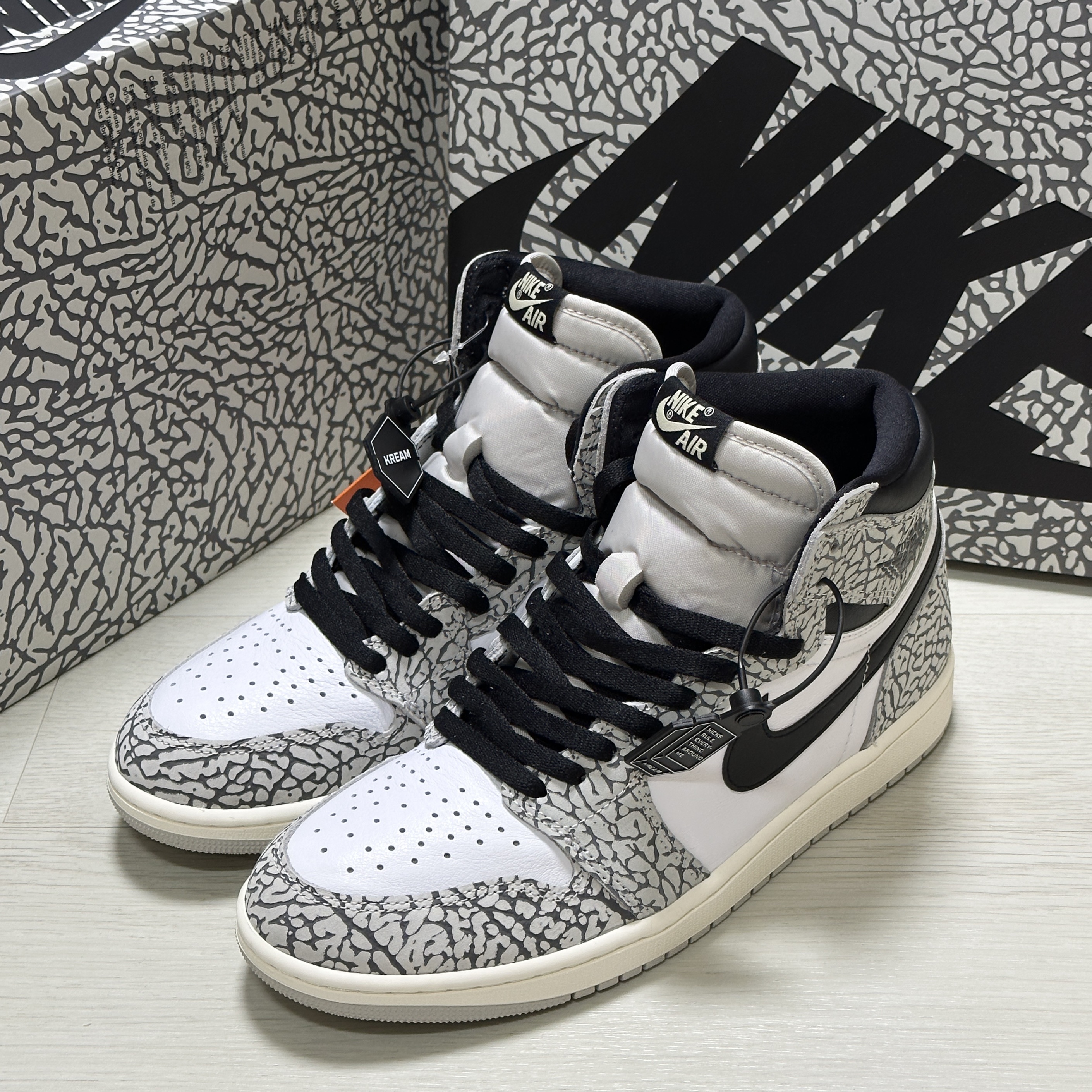 Jordan 1 Retro High OG White Cement 착용 스타일