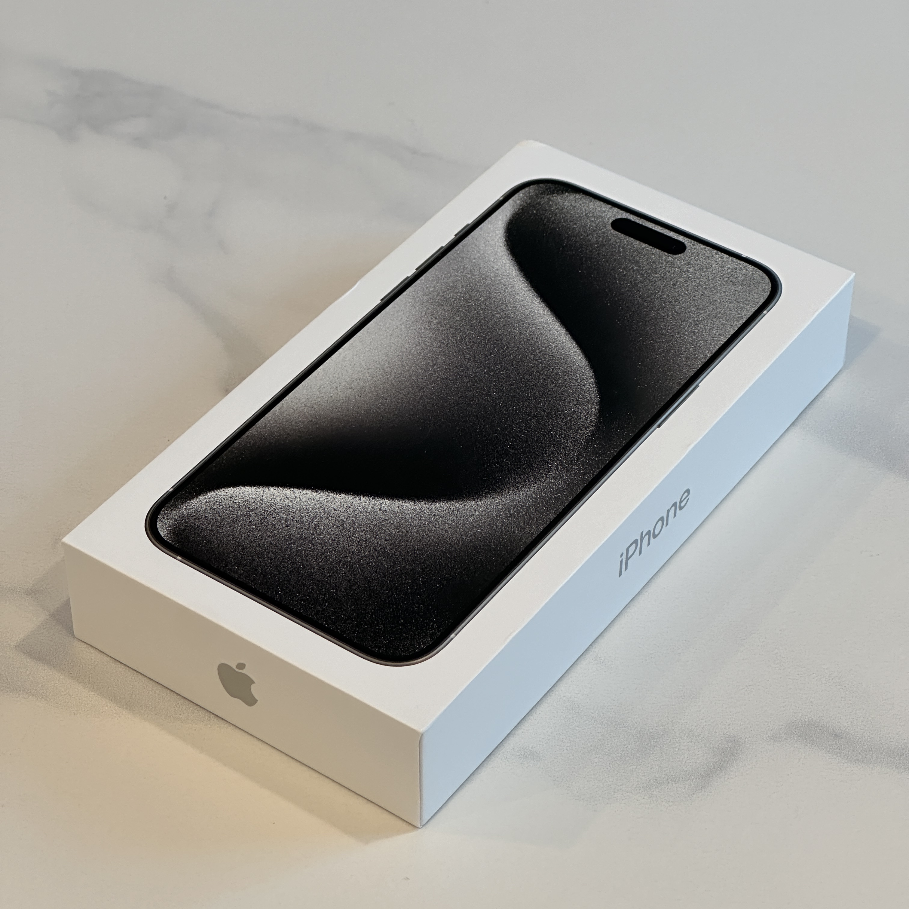 Apple iPhone 15 Pro 512GB White Titanium (Korean Ver.) 착용 스타일 - 2