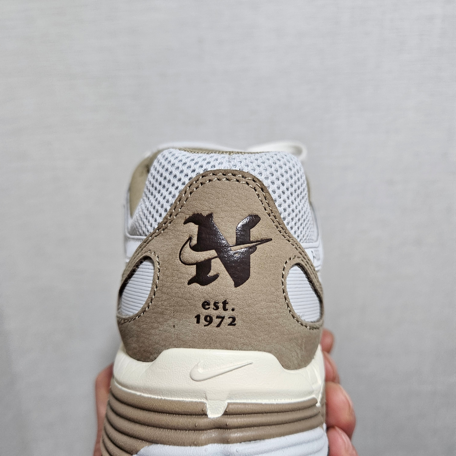 Nike P-6000 PRM Hangul Day Photon Dust Khaki 착용 스타일 - 4