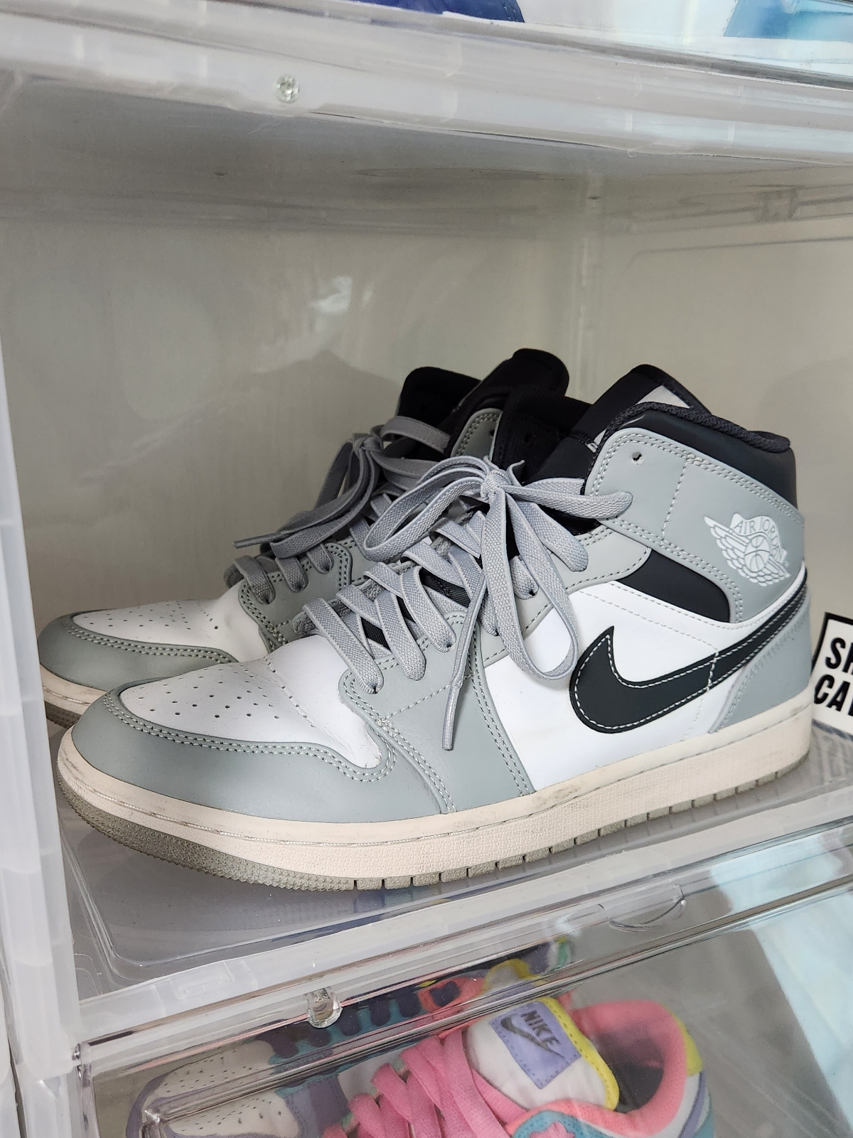 Jordan 1 Mid Light Smoke Grey Anthracite, (W) Nike Dunk Low SE Candy 착용 스타일 - 1