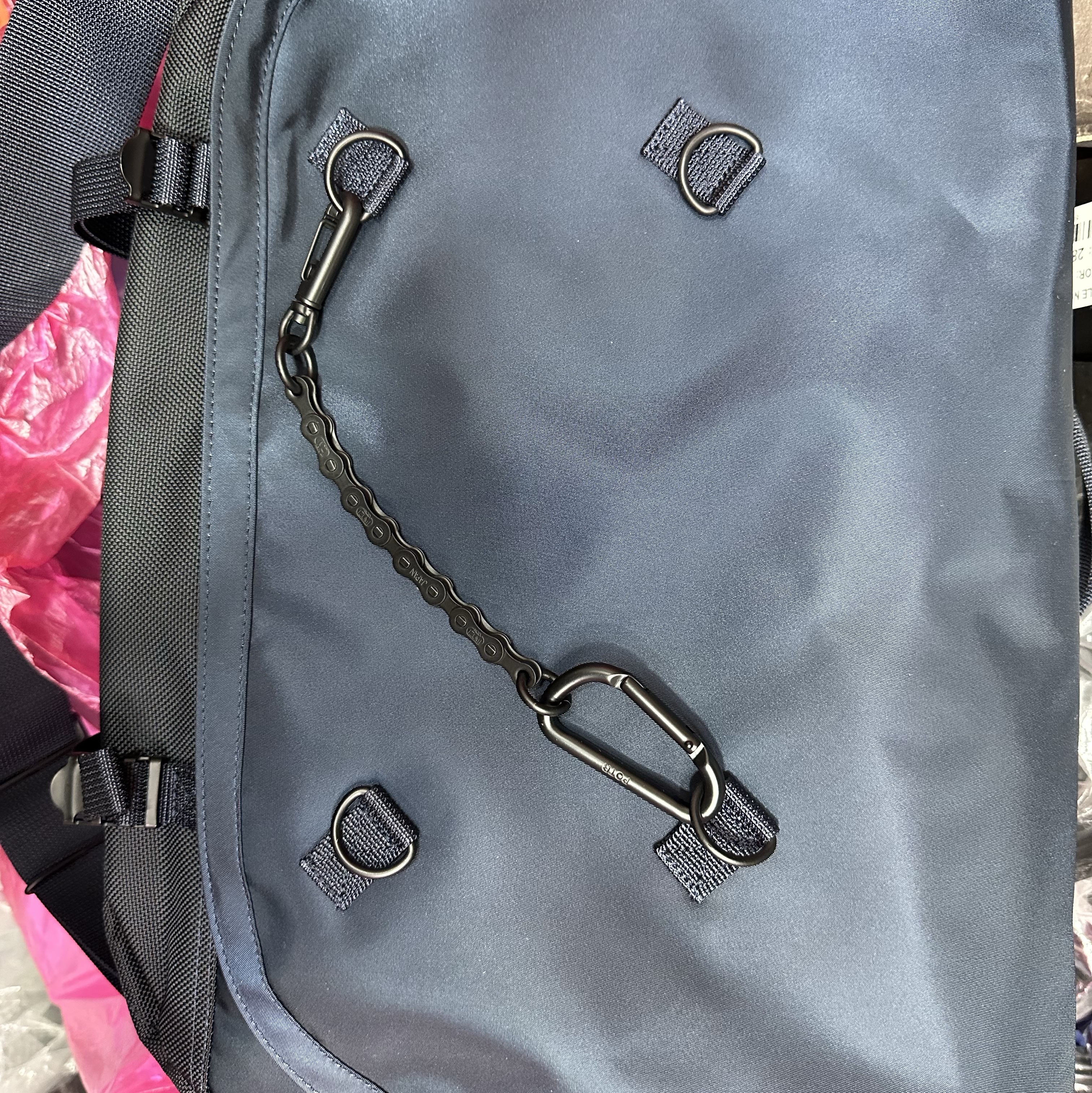 Porter POTR Ride Messenger Bag Navy Blue 착용 스타일