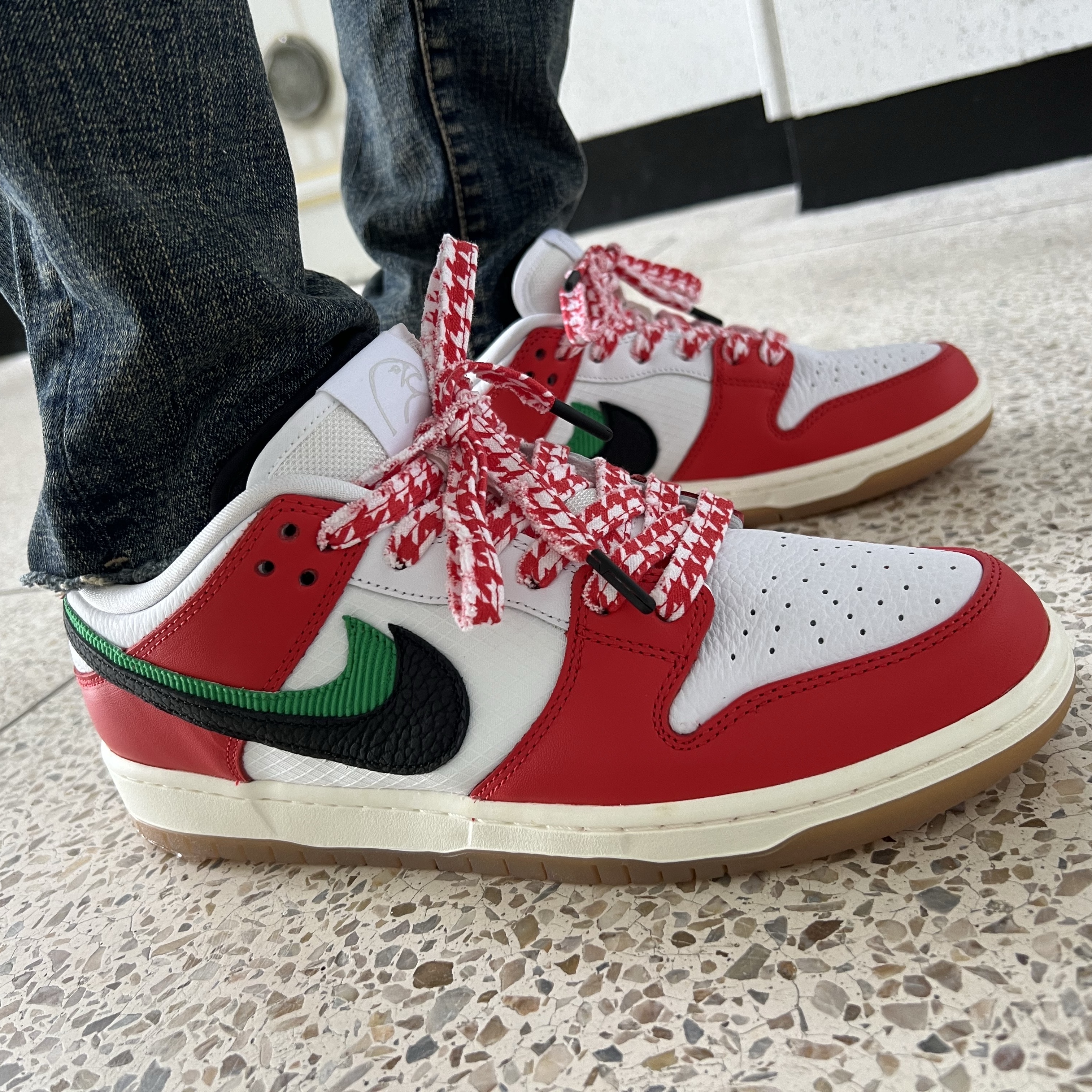 Nike x Frame Skate SB Dunk Low Pro Habibi 착용 스타일
