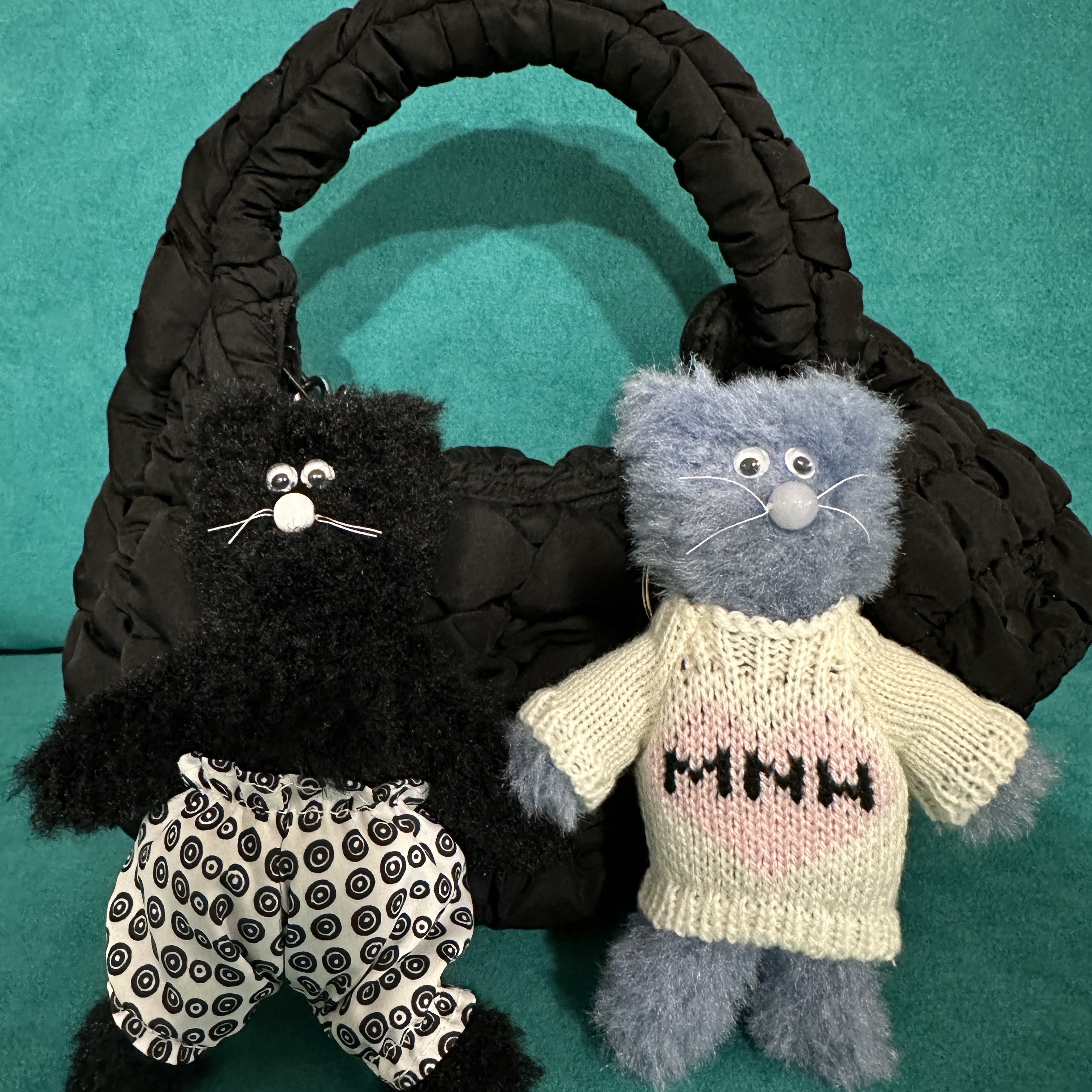 Monamhee Love Flexy Keyring Blue, COS Quilted Nano Bag Black 착용 스타일 - 2