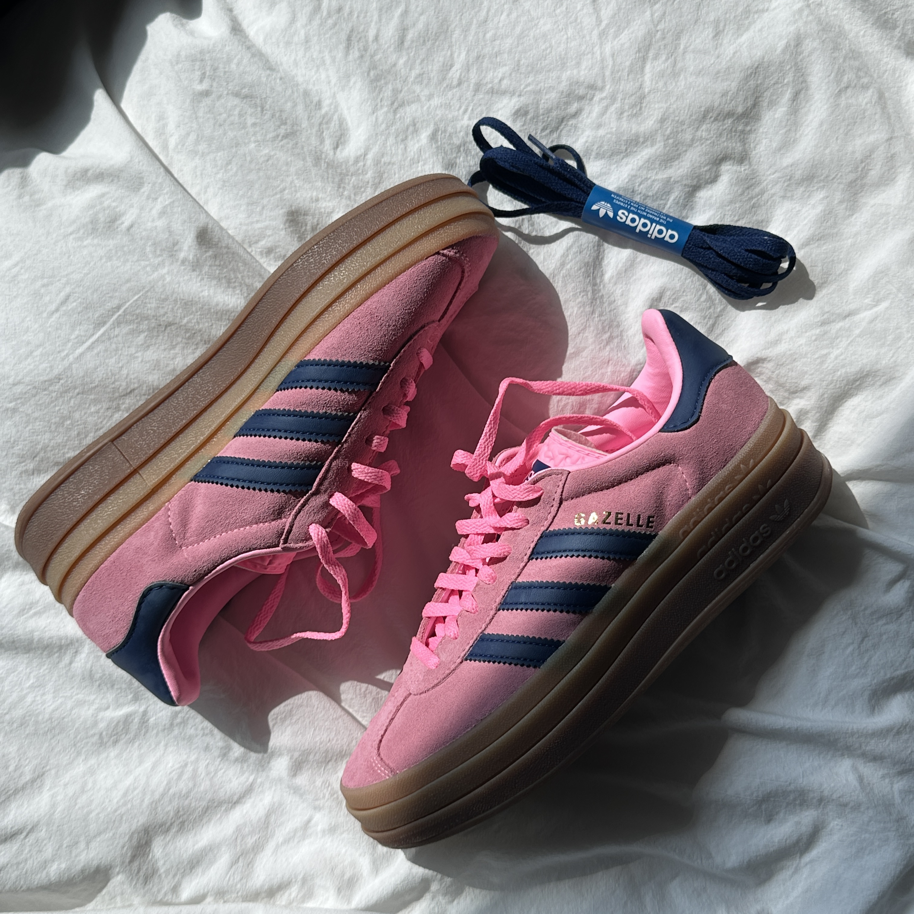 (W) Adidas Gazelle Bold Pink Glow Victory Blue 착용 스타일 - 2